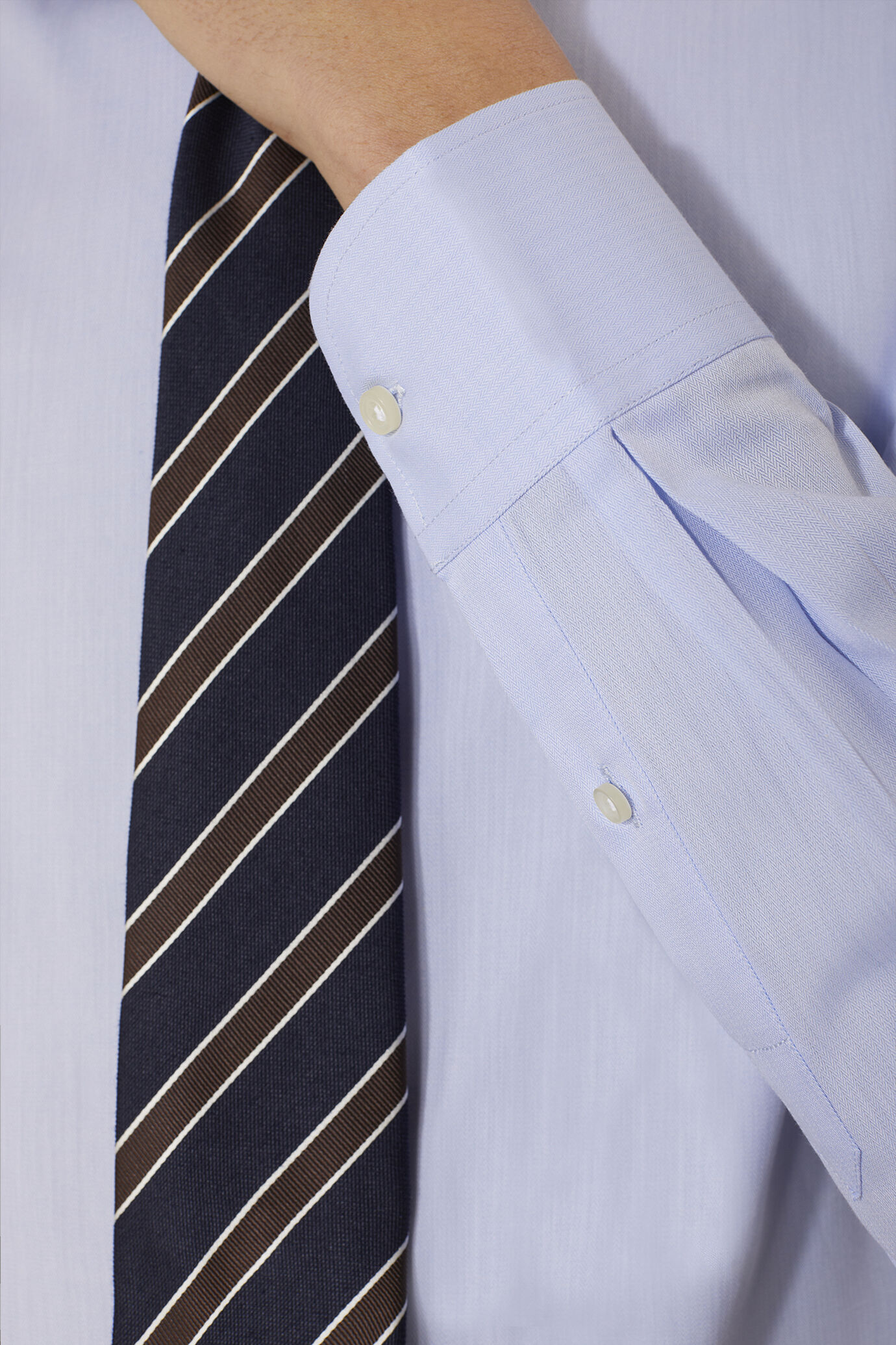 Camicia classica collo francese classic fit tessuto spigato image number 2