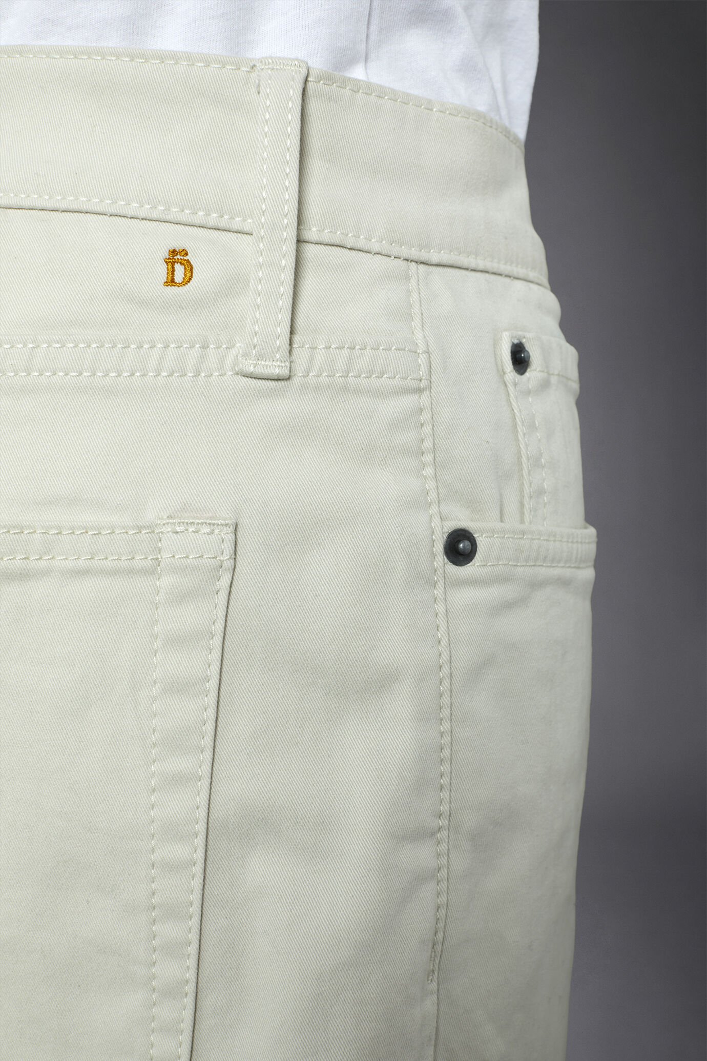5-Pocket-Hose aus gewaschenem Twill in normaler Passform image number 3