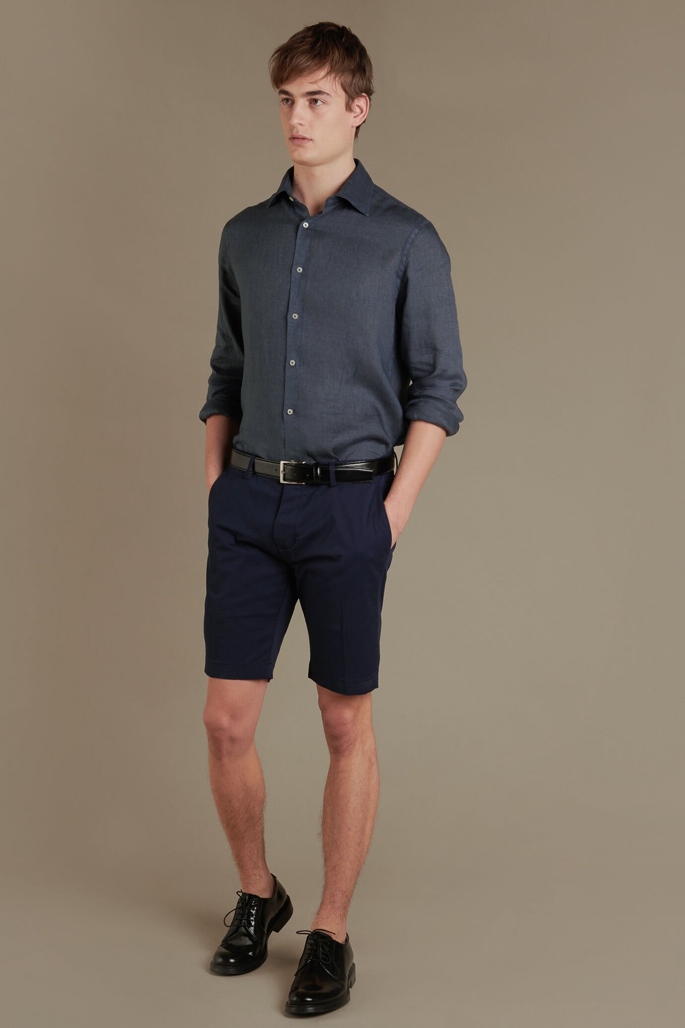 Chino bermuda twill construction