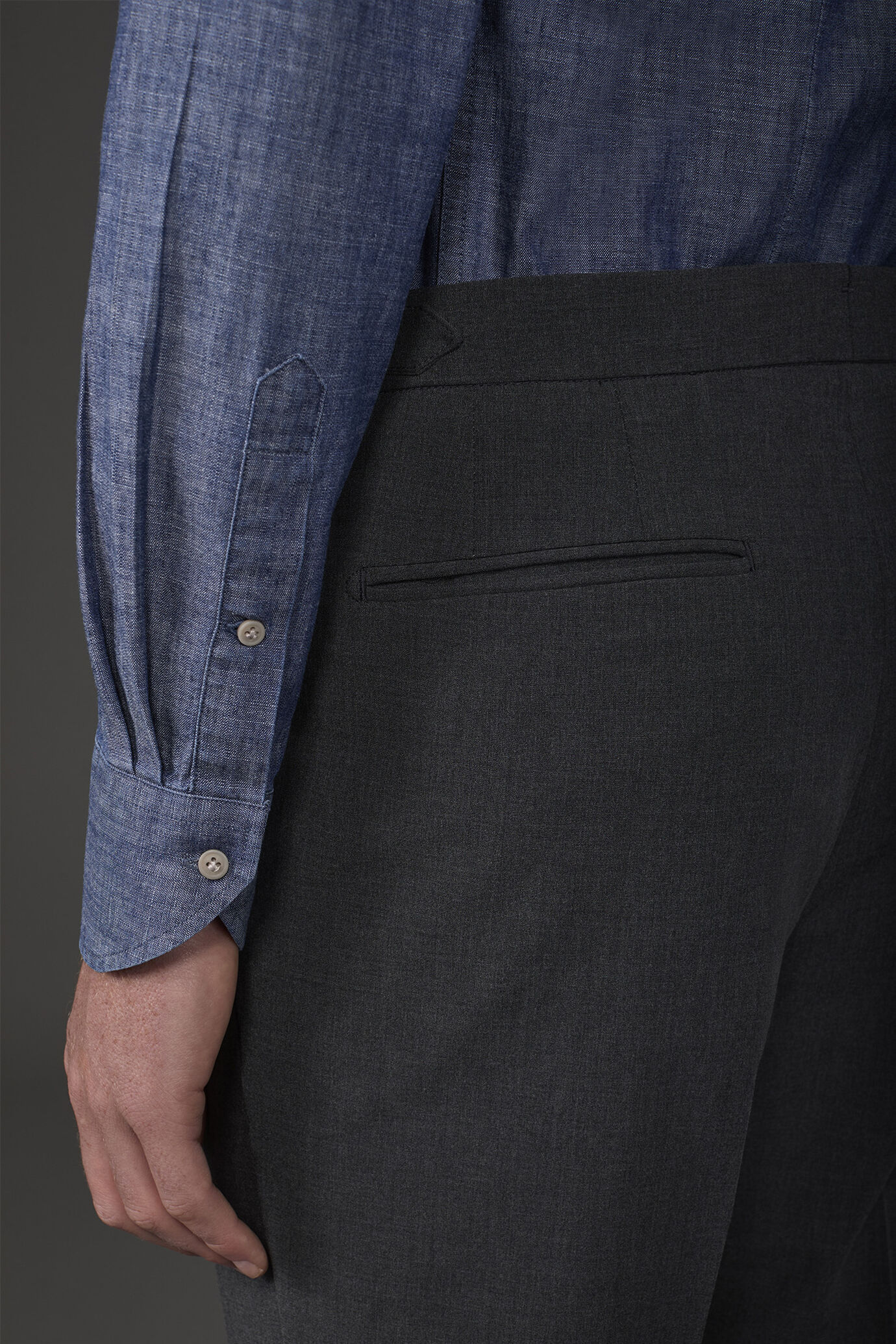 Herren-Freizeithemd mit klassischem Kragen und doppelter Brusttasche aus Chambray-Stoff image number 3