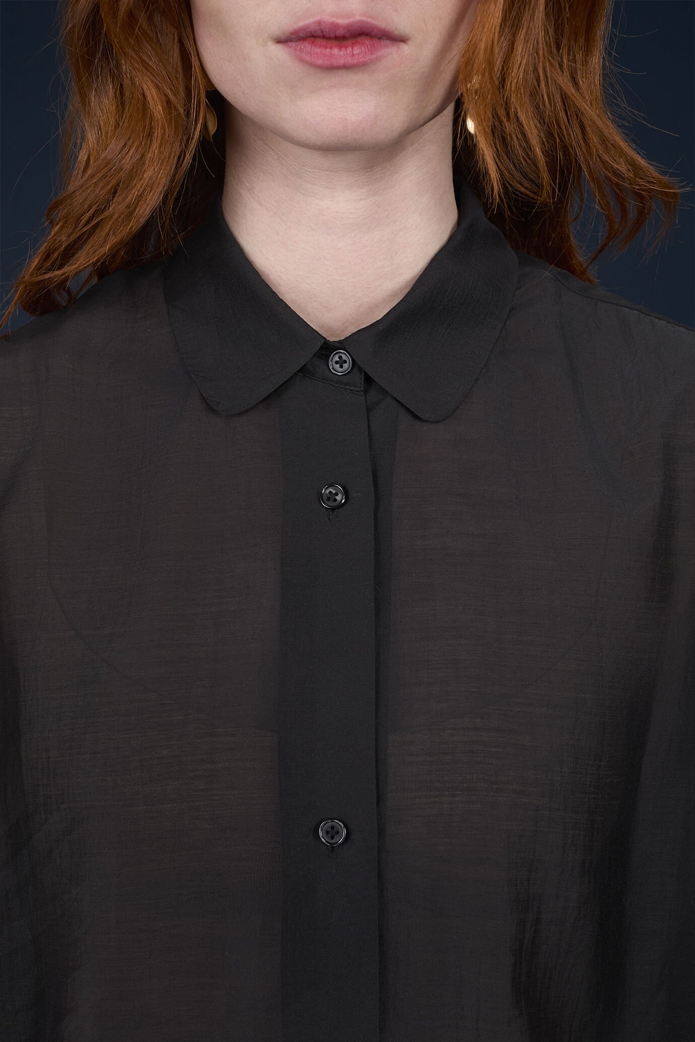 Camicia donna oversized con collo in unito in tessuto trasparente image number 2