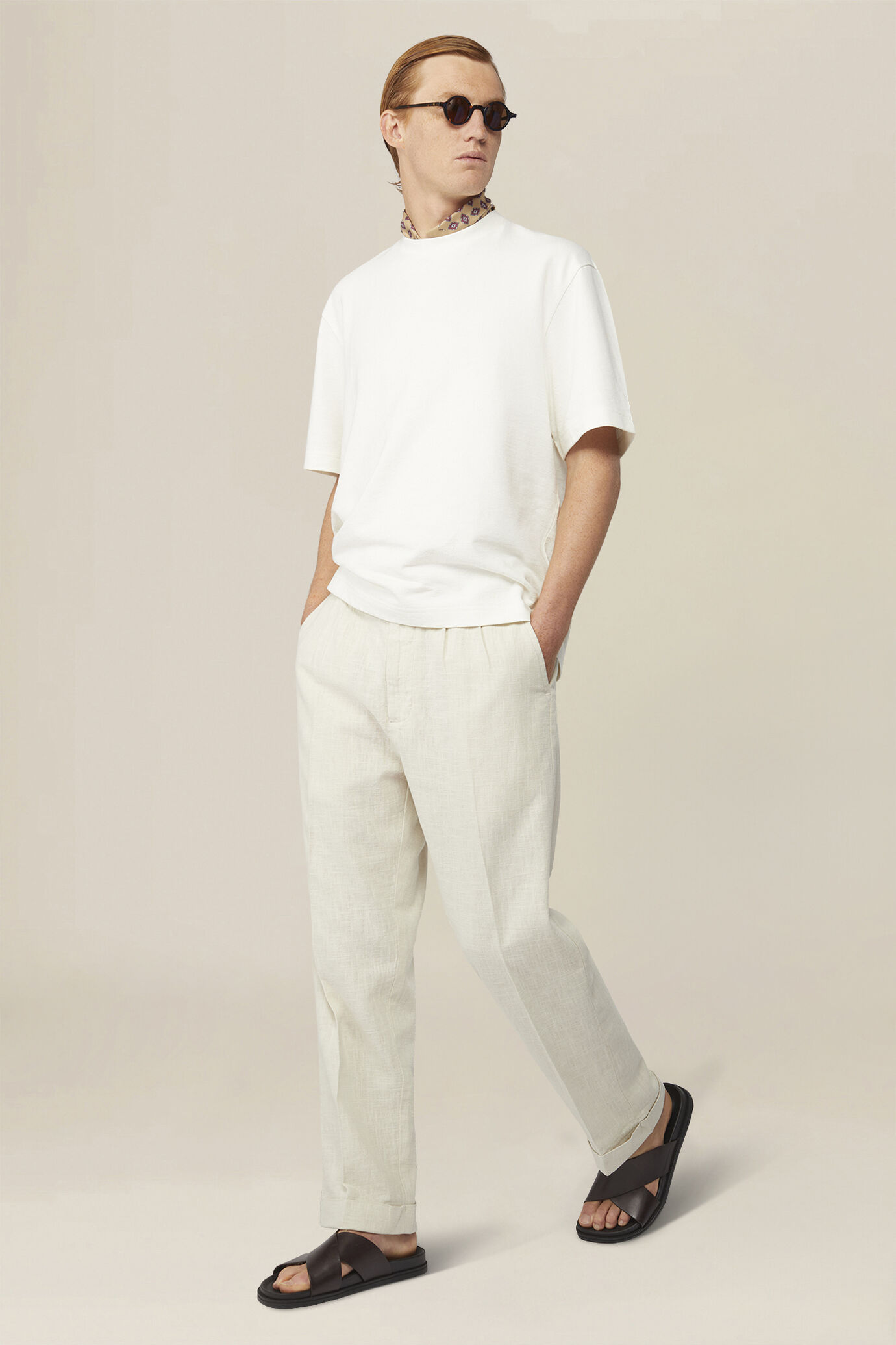 Men's tailored trousers in ramie and cotton with turn-ups, comfort fit image number 0