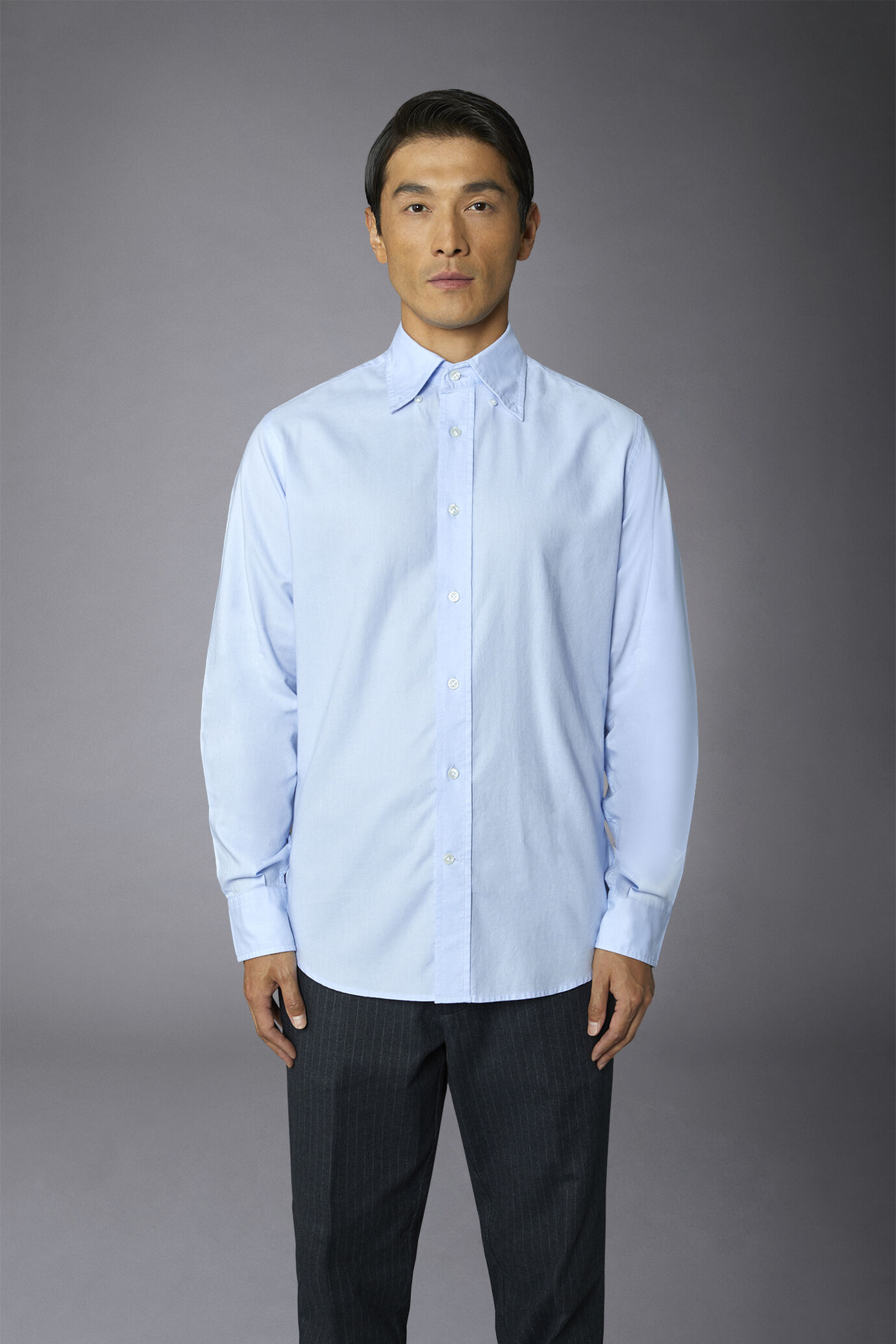 Classic washed genderless button-down comfort fit shirt oxford fabric image number 2