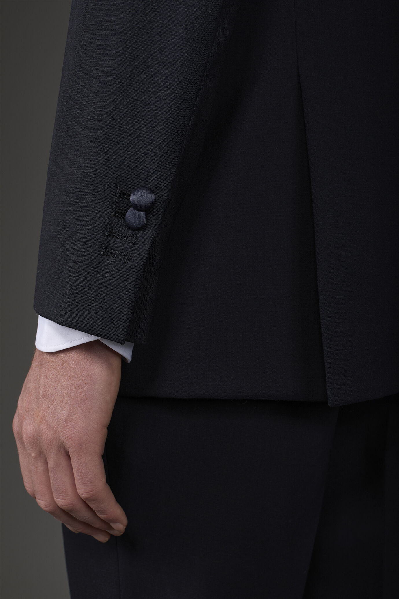 Klassischer Herren-Smoking aus Wollgemisch in normaler Passform image number 3