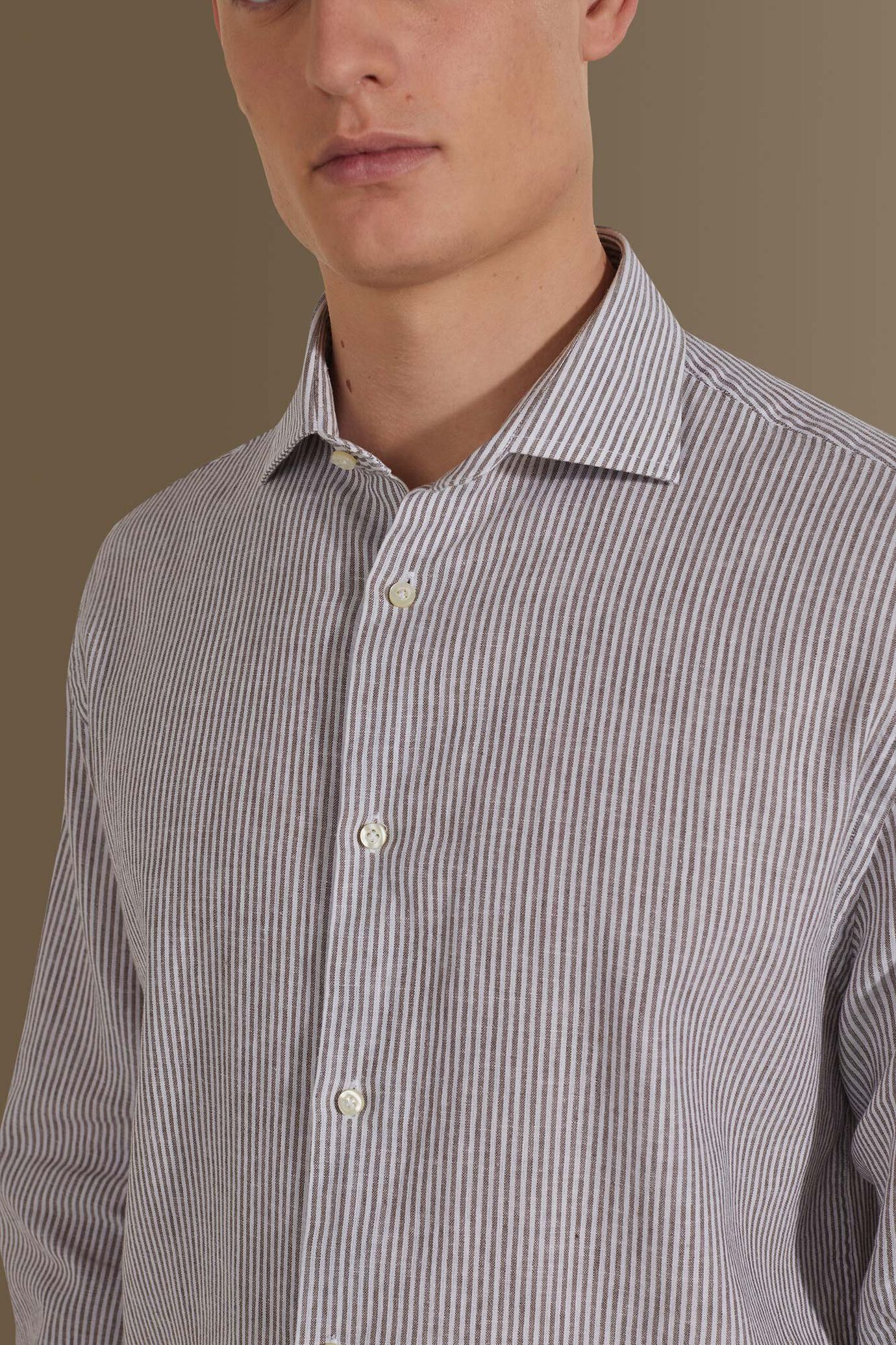Camicia casual uomo collo francese misto lino a righe image number 2