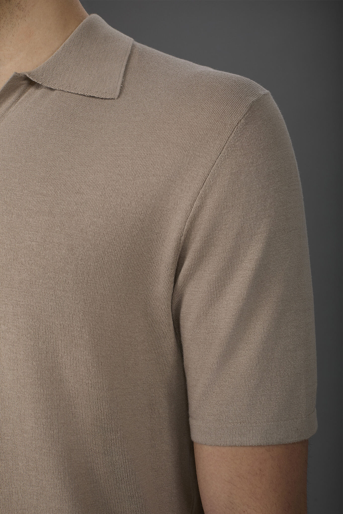 Polo uomo in maglia maniche corte con collo derby e 100% cotone crepe image number 3