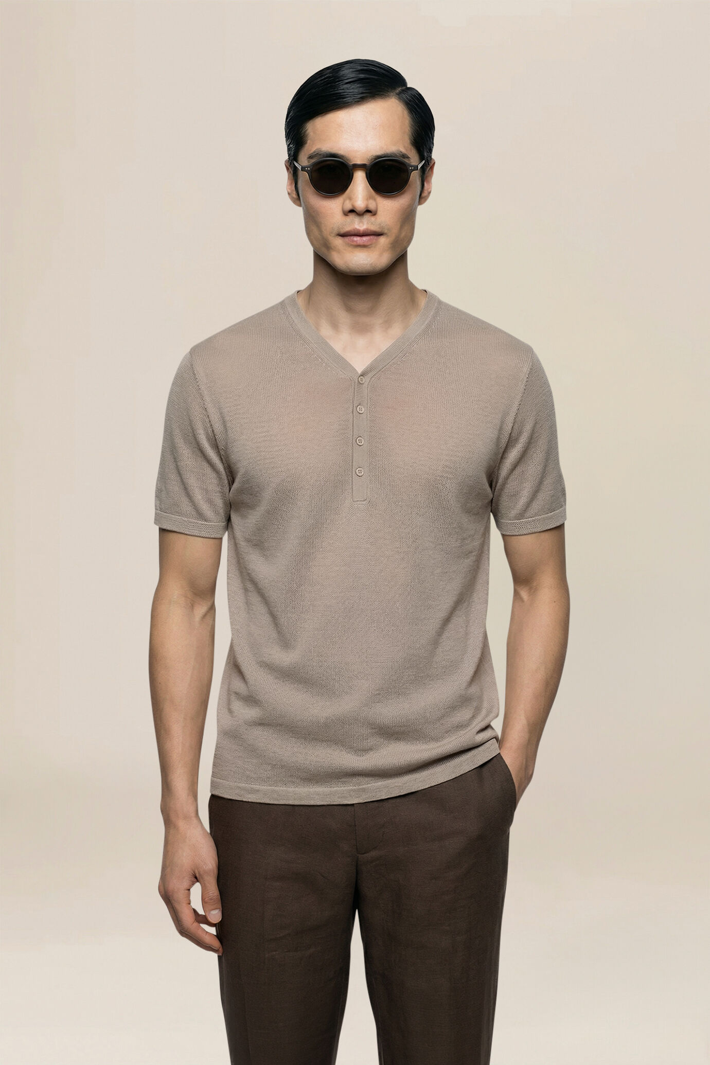 Herren-T-Shirt aus 100 % Leinen-Cr&ecirc;pe mit Kn&ouml;pfen image number 1