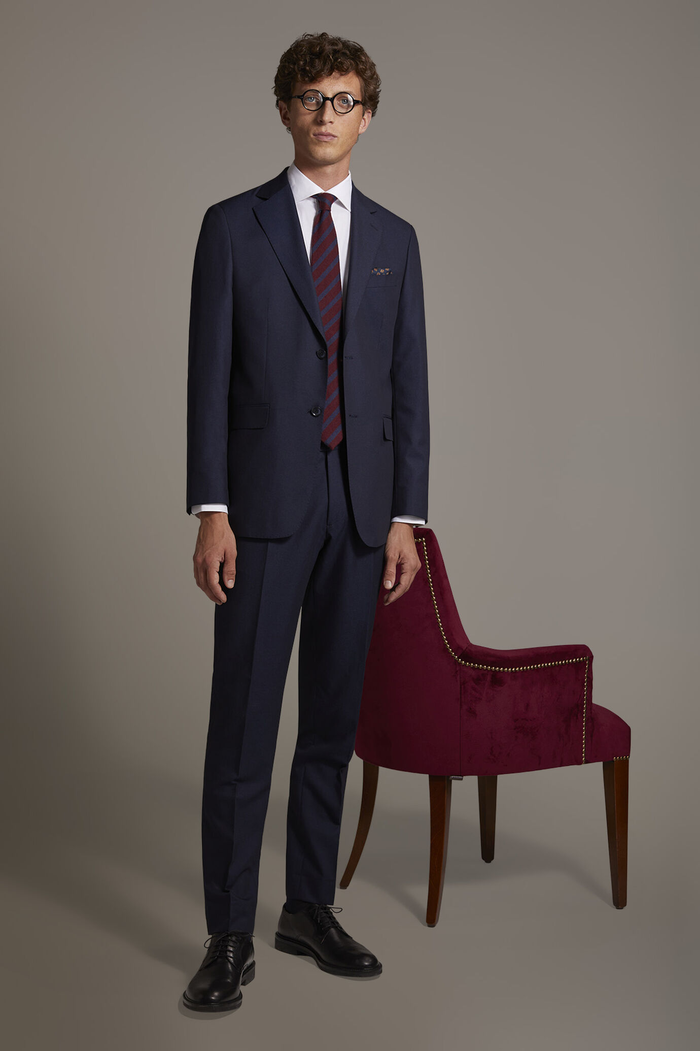 Abito monopetto con pantalone senza pinces tessuto dal disegno spinato image number 0