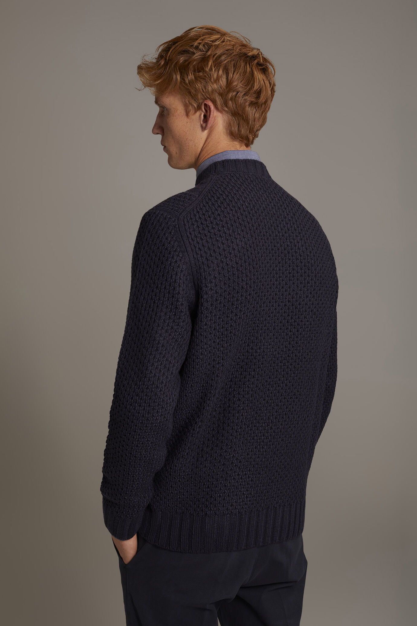 Wool blend round neck sweater with honeycomb heavy knitting image number 3