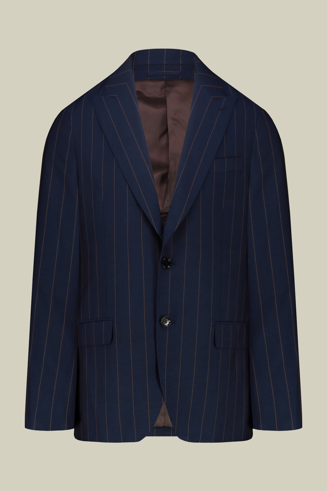 Abito uomo tessuto gessato con pantaloni doppia pince e giacca con collo a lancia image number 4