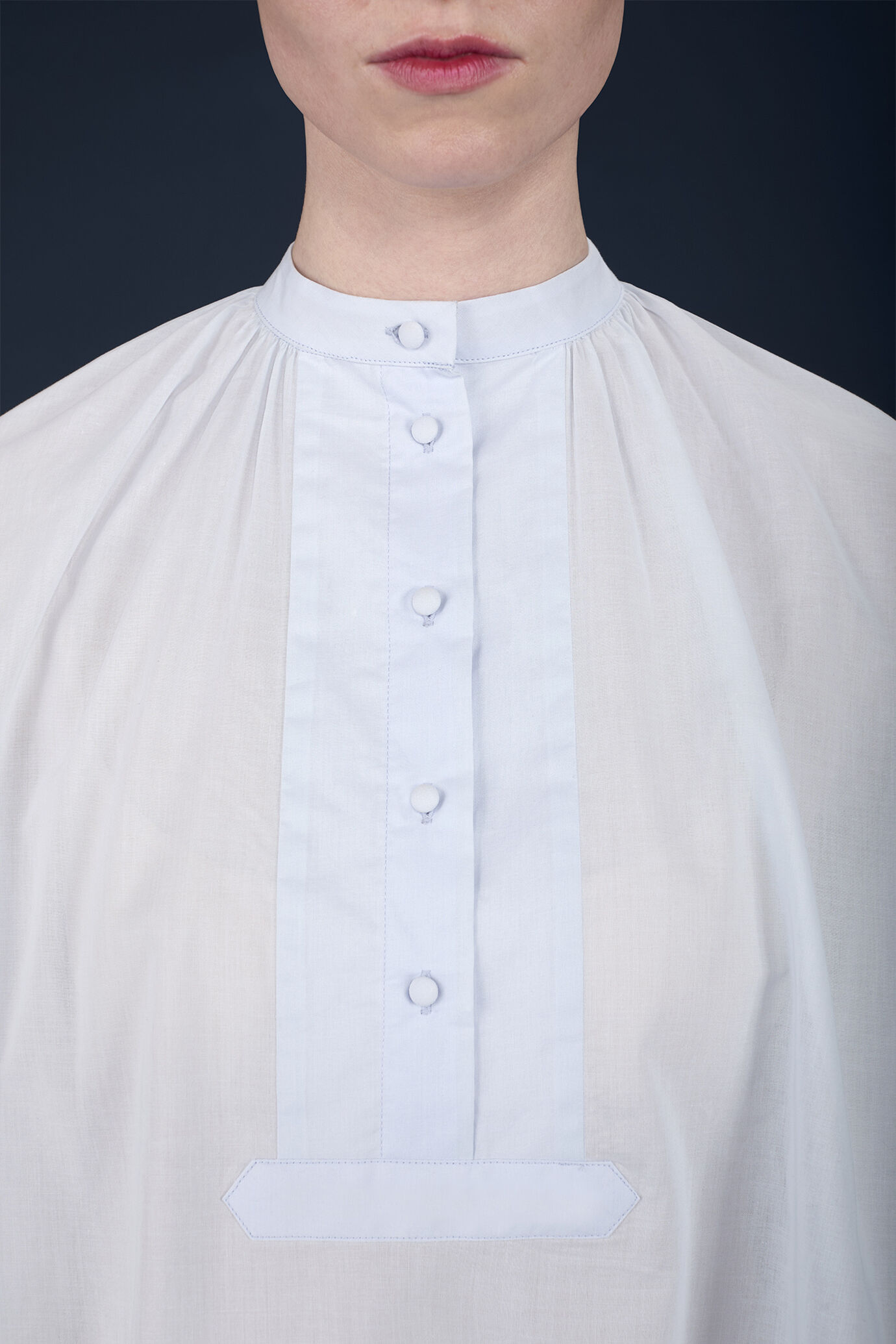Camicia donna manica corta con collo coreano e fit boxy image number 3