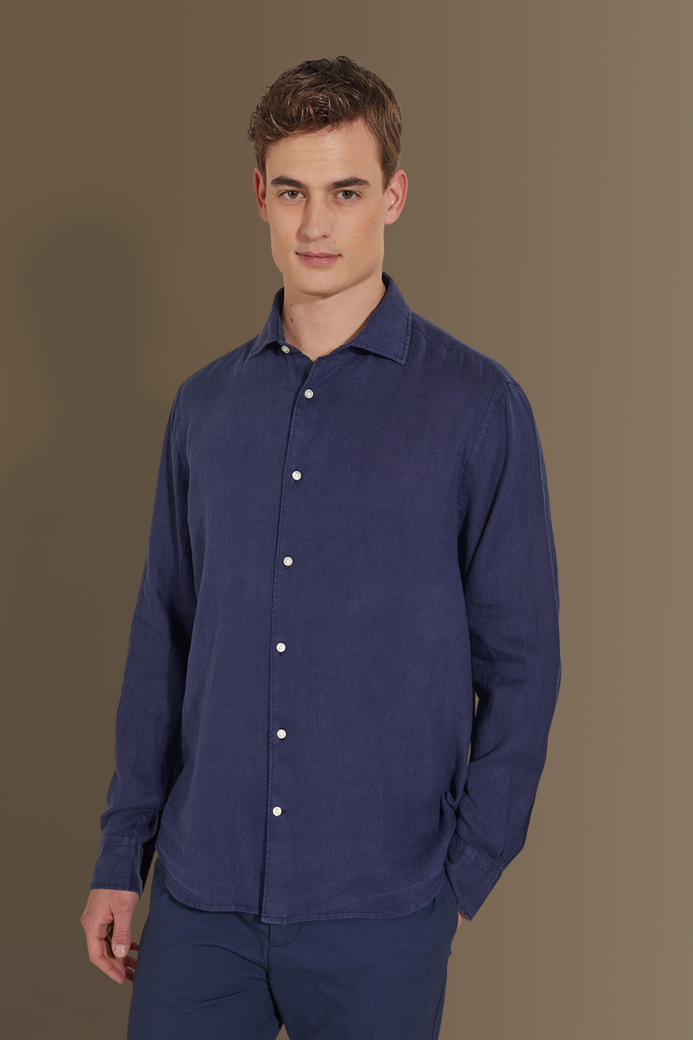 Camicia casual uomo collo francese 100% lino tinta unita image number 0