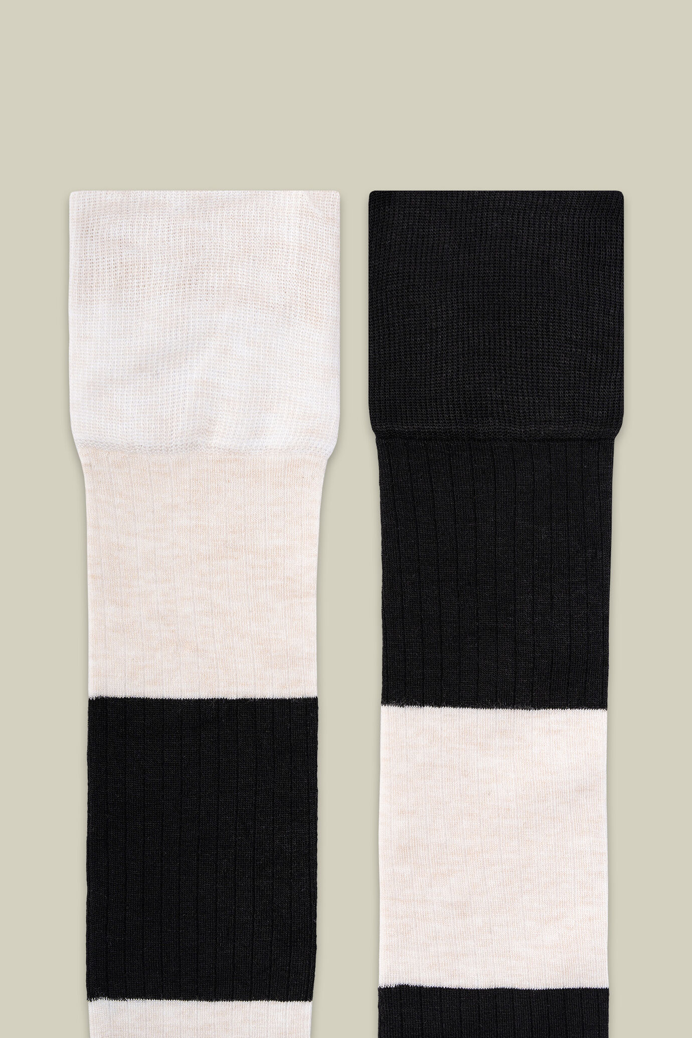 Women's two-tone socks image number 2