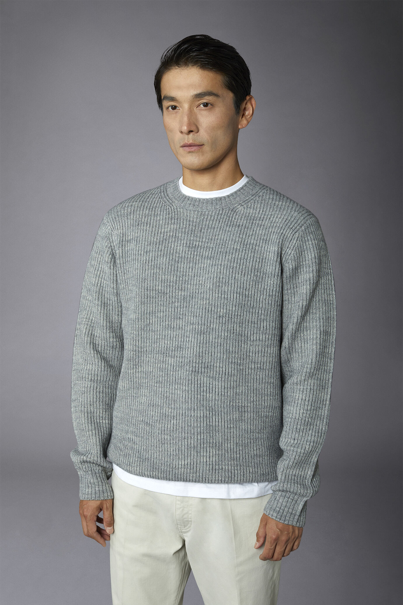 Pull à col rond en laine avec tricot côtelé, coupe régulière image number 3