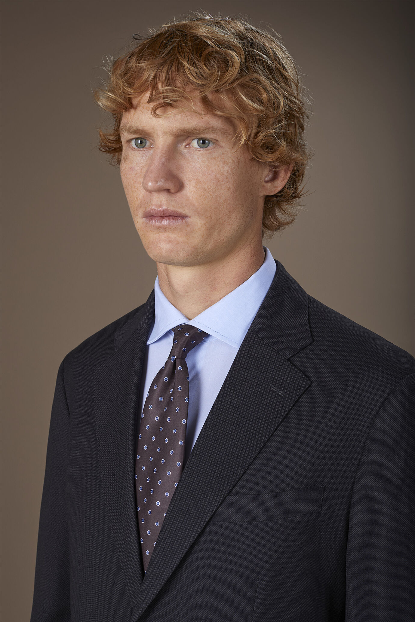 Cravatta uomo con pois celesti a forma geometrica