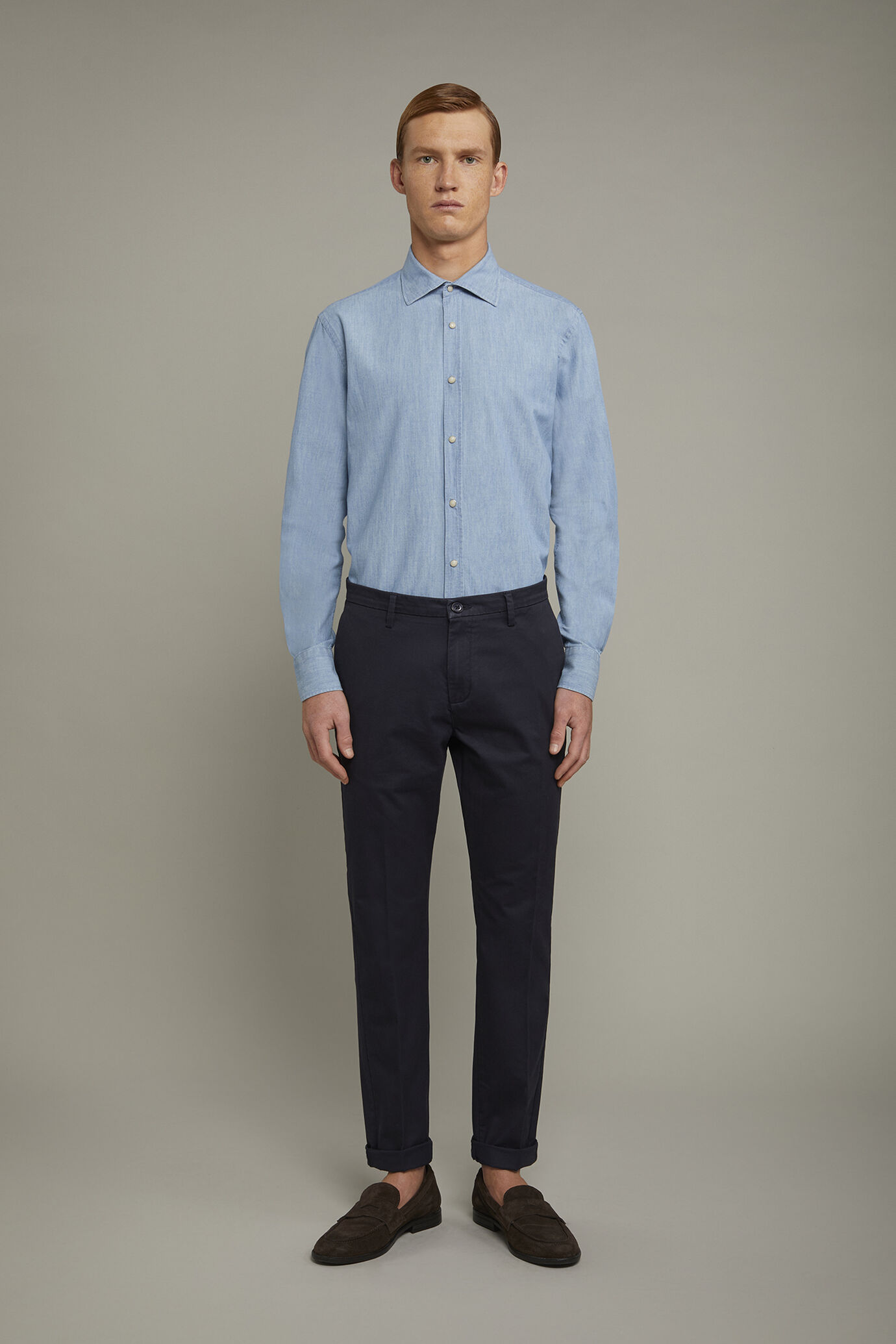 Pantalon chino classique pour homme en tissu serg&eacute; stretch coupe parfaite image number 2