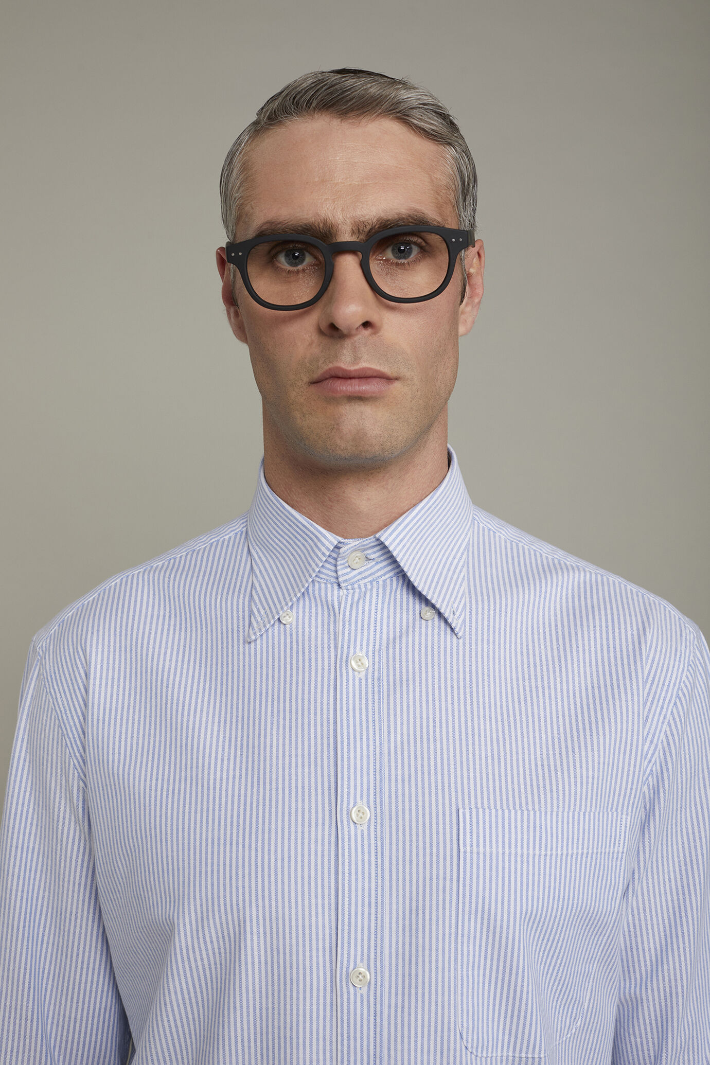 Camicia classica uomo collo button down tessuto Oxford rigato ultra leggero comfort fit image number 3