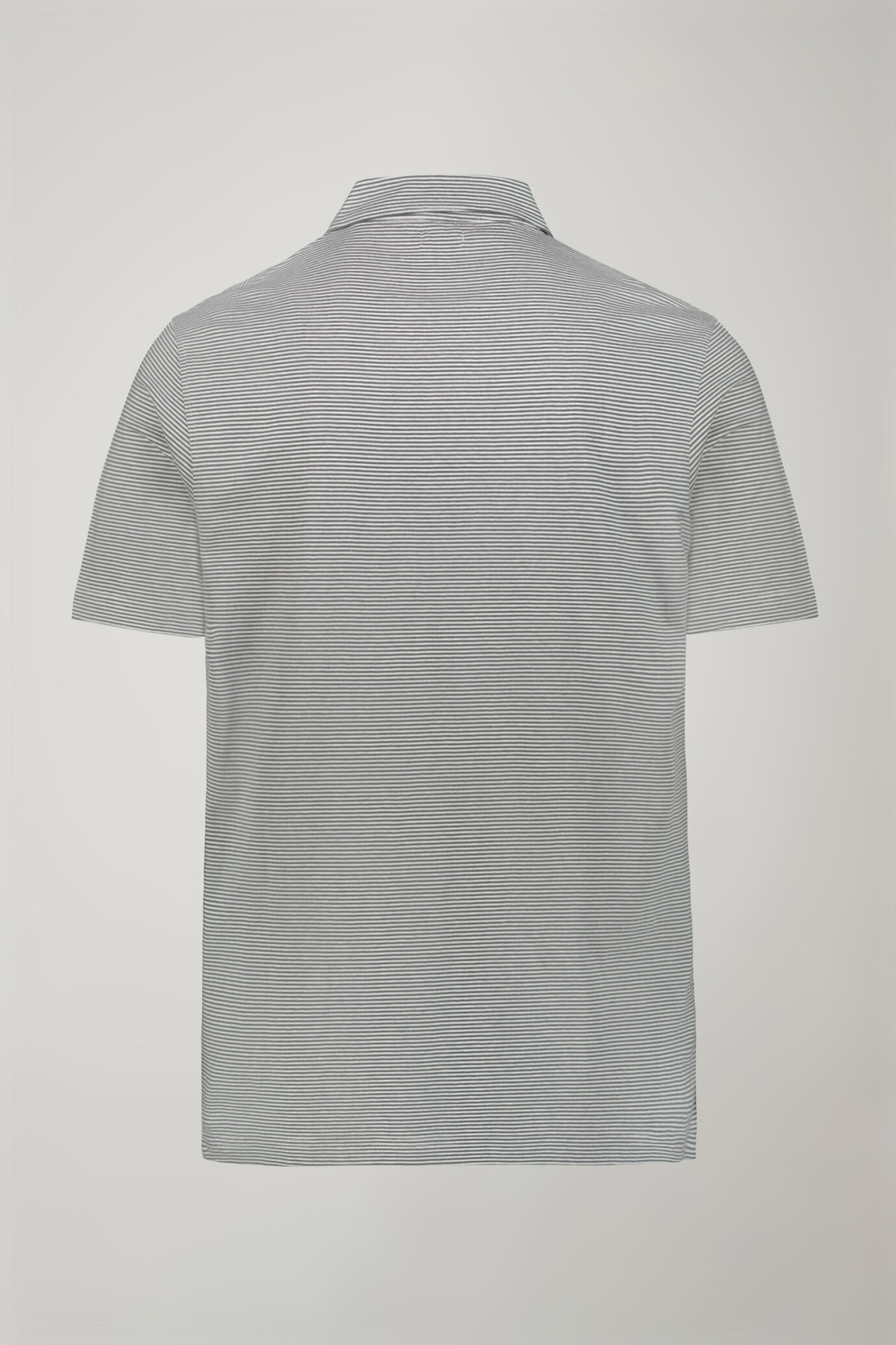 Kurzärmeliges Herren-Poloshirt mit knopflosem Derby-Kragen aus 100 % Baumwolle mit feinen Streifen in normaler Passform image number 5
