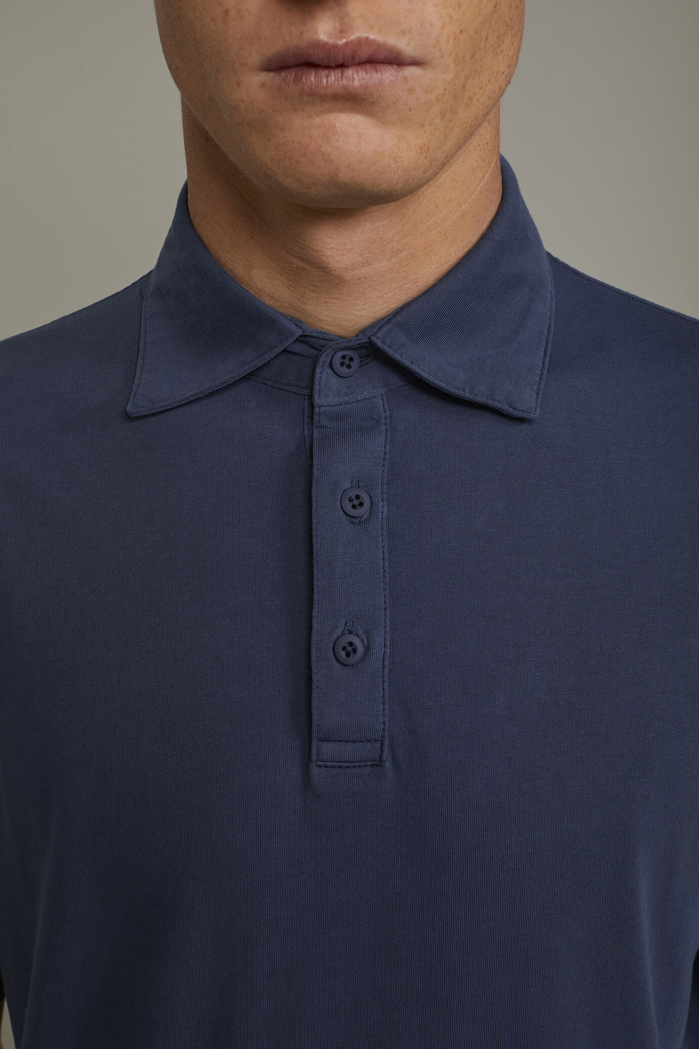 Polo homme à manches courtes en 100 % coton coupe régulière image number 3