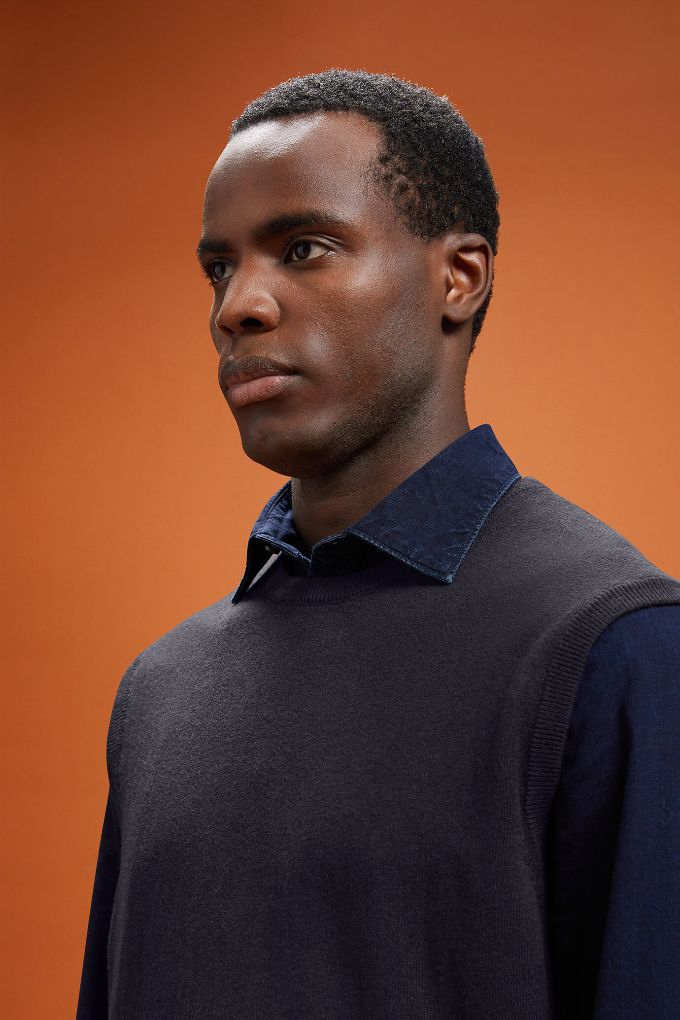 Gilet homme col rond, en laine et coton, coupe classique image number 3