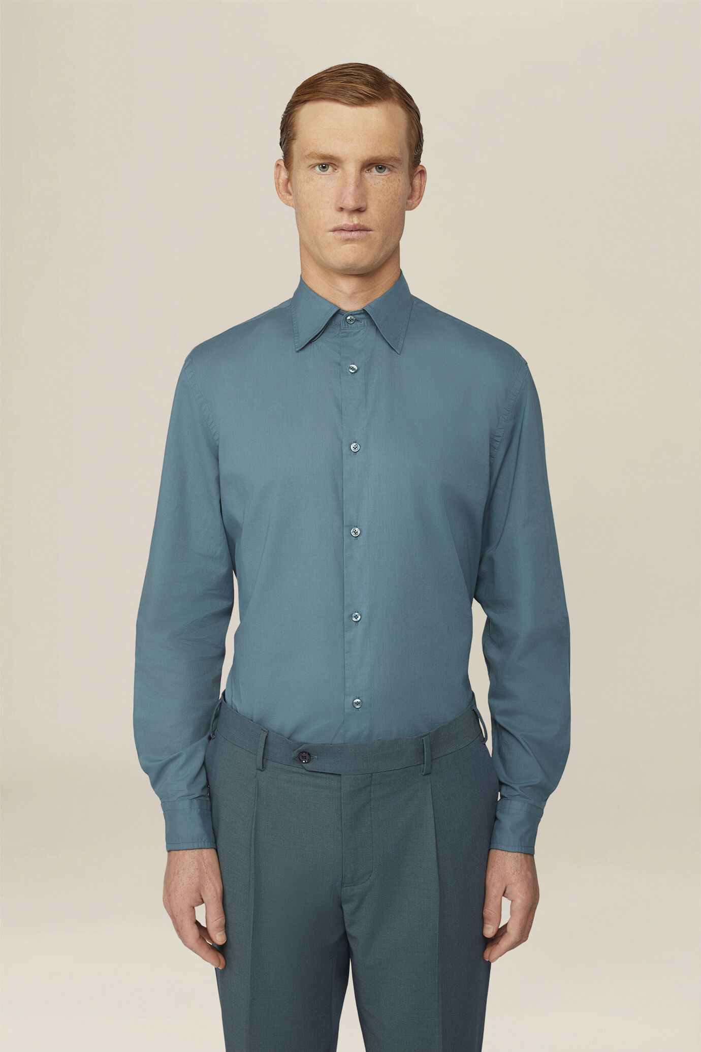 Men's 100% cotton plain shirt with hidden button-down collar image number 0