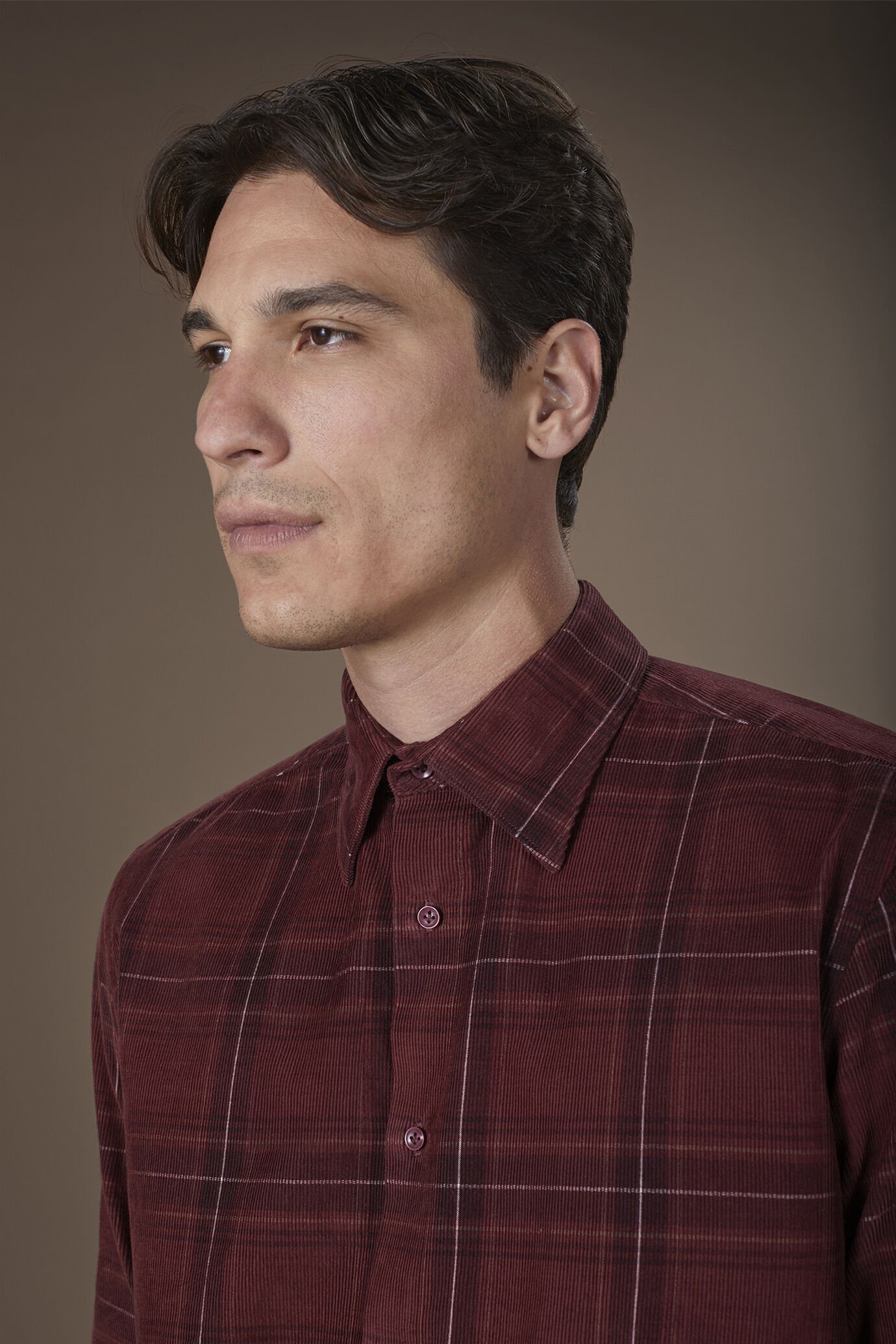 Men's comfort fit casual shirt with a classic collar in 100% cotton 21-wale corduroy, finished with a checked print image number 2