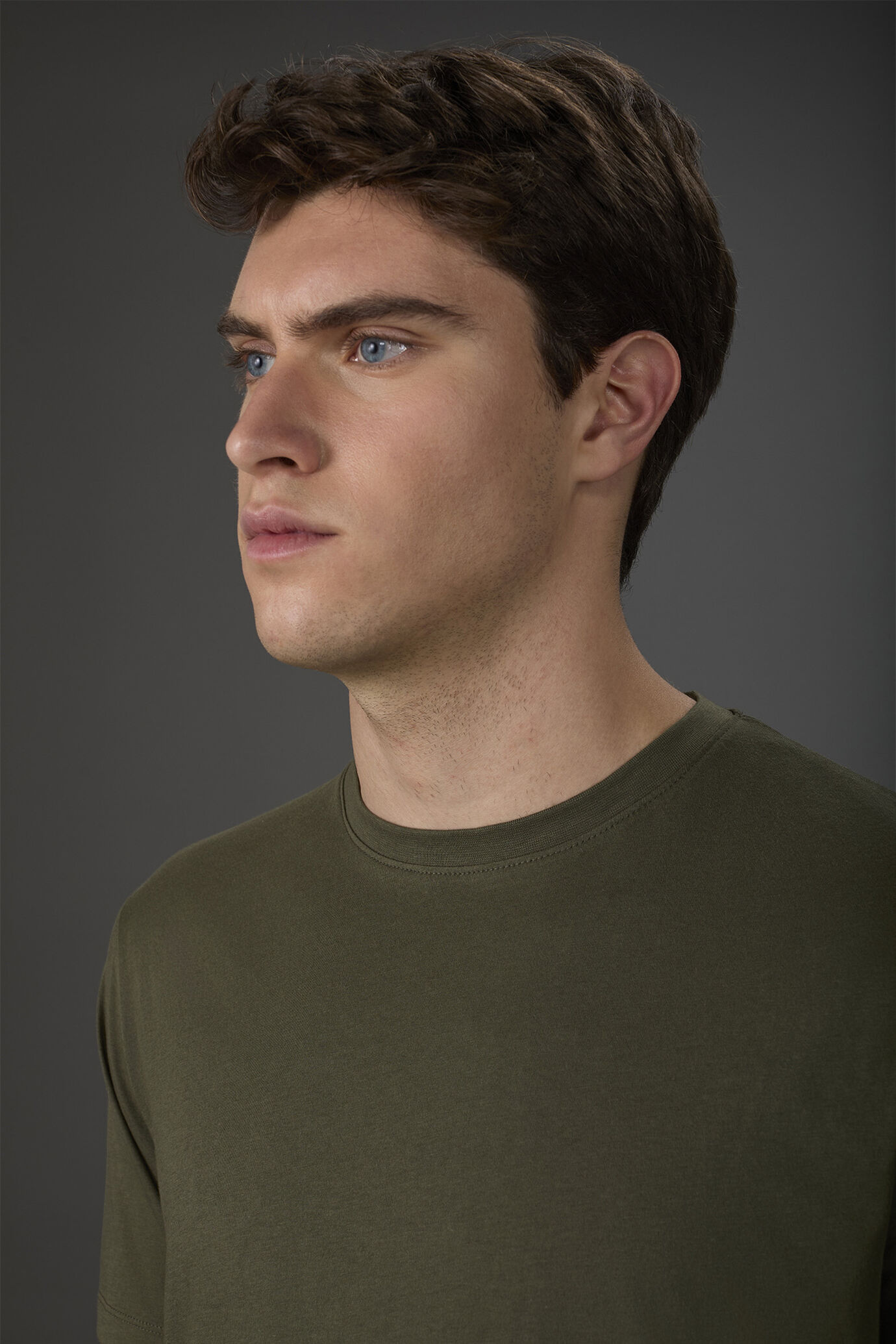 T-shirt homme, col rond et manches courtes, en coton biologique image number 2