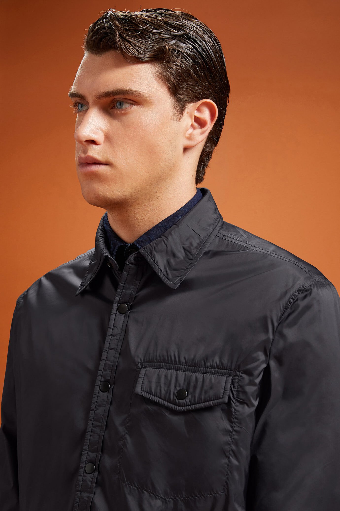 Leicht gefütterte technische Herrenjacke aus Nylon in bequemer Passform image number 3