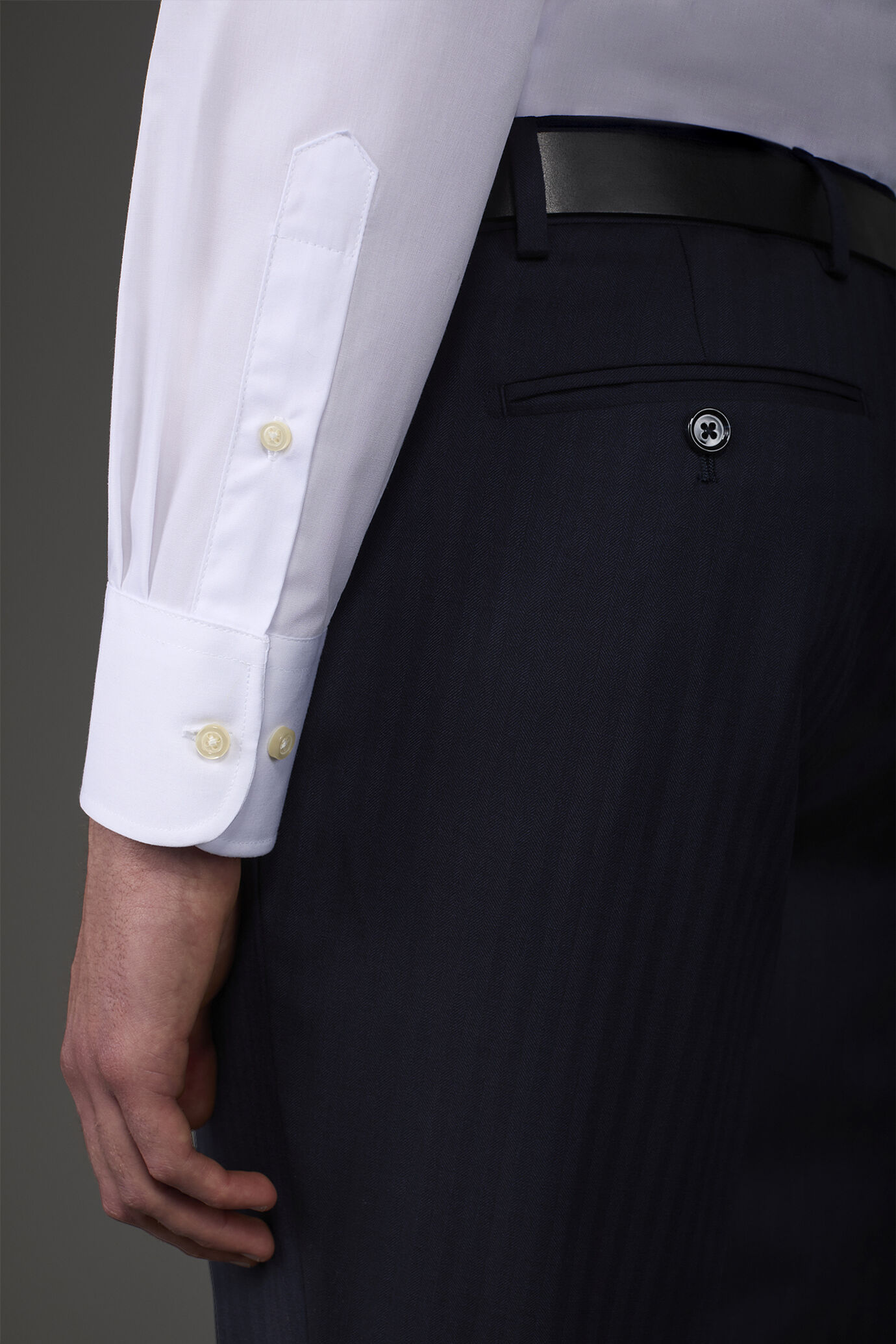 Chemise classique col français homme uni image number 3