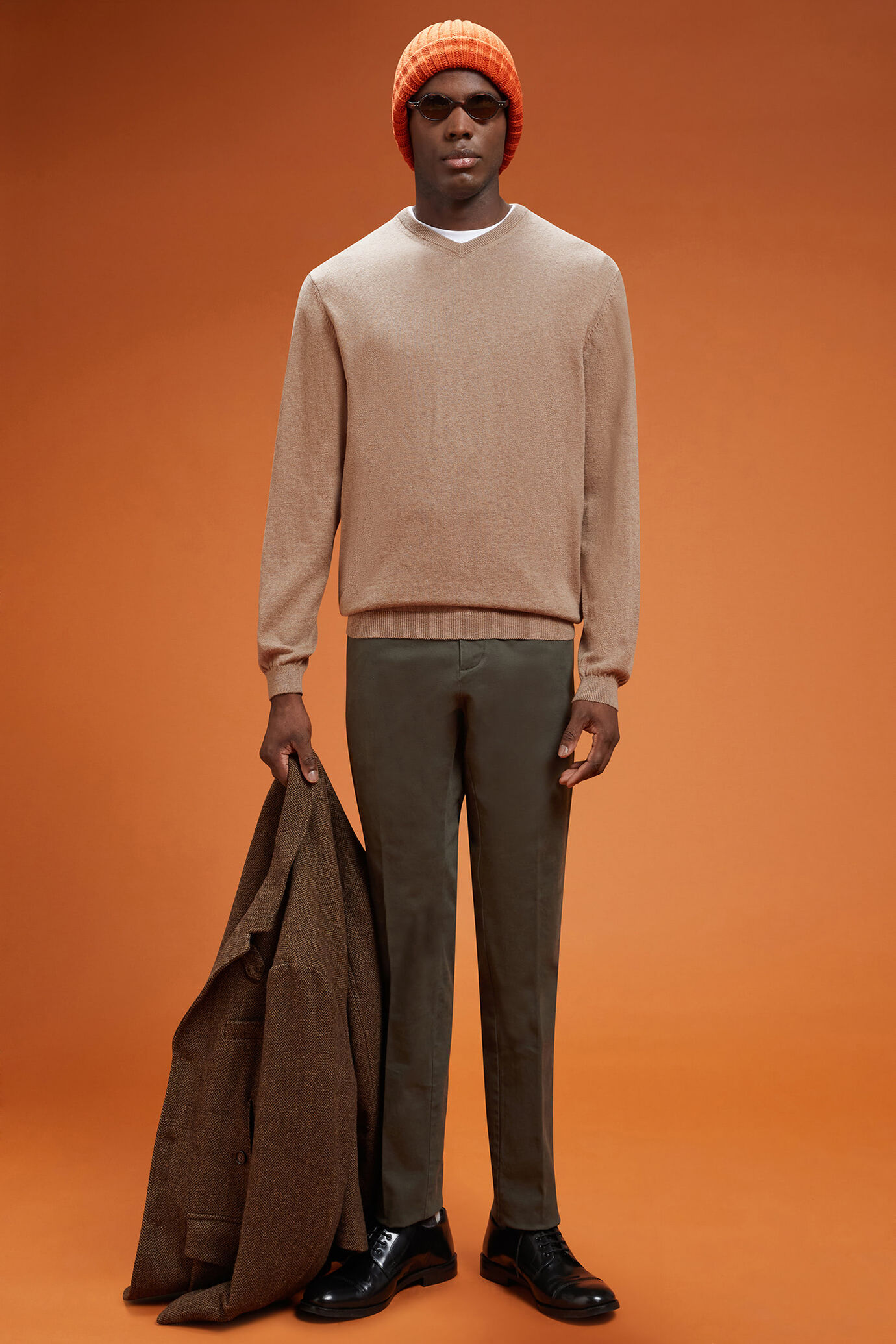 Pull homme, col en V, en laine et coton, coupe classique image number 1