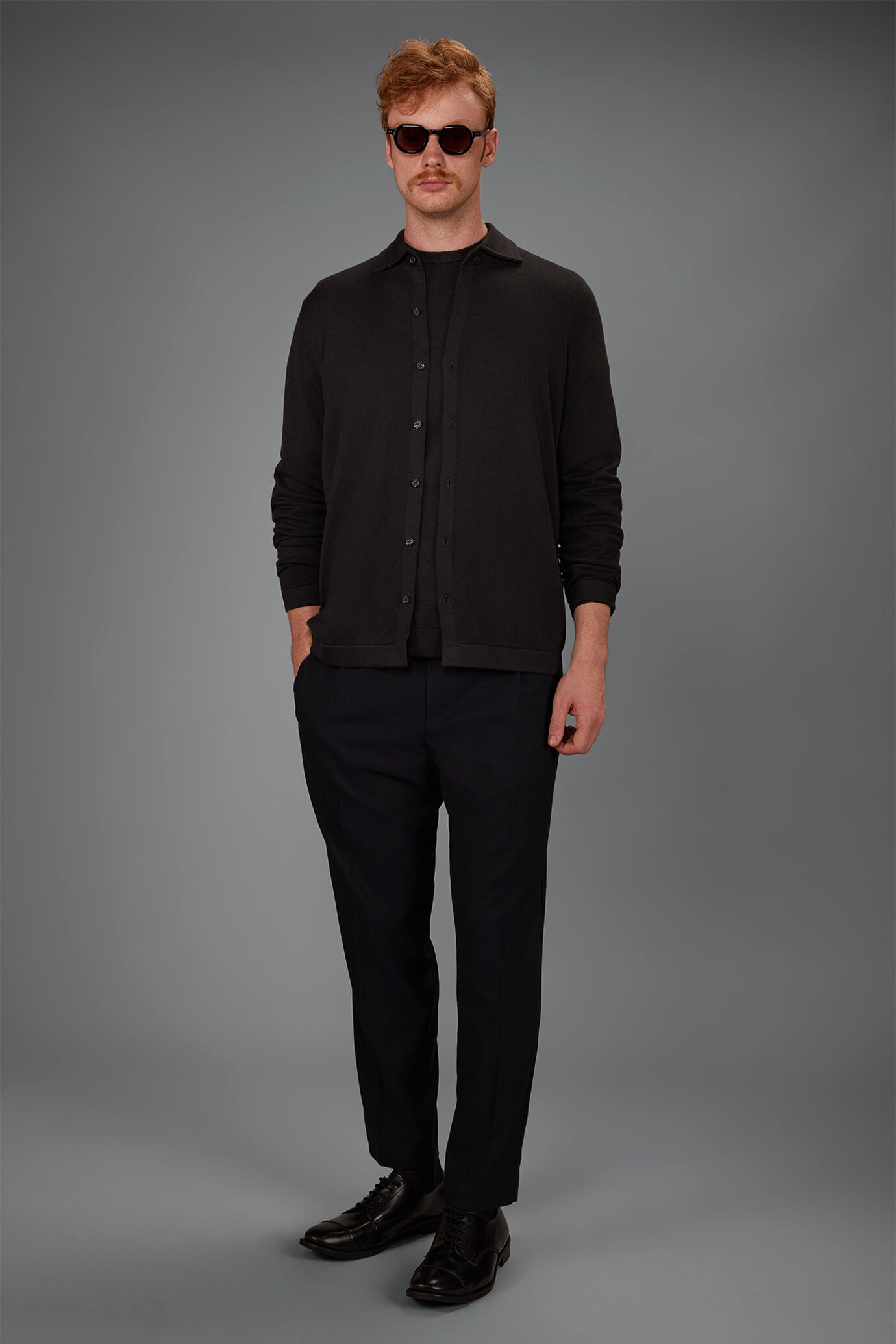Polo pour homme tricot&eacute; avec boutons de rechange coupe classique image number 0