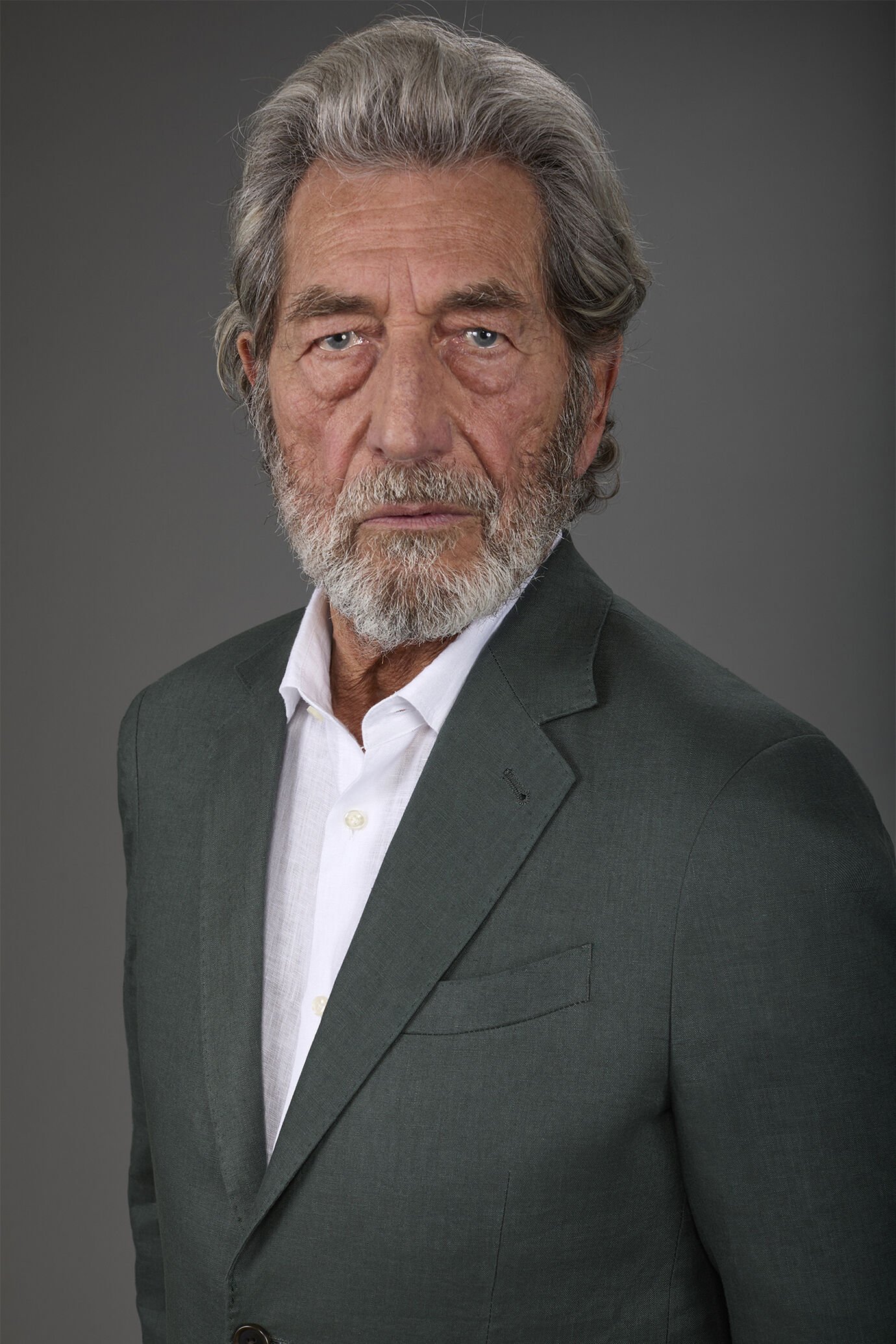 Single-breasted men's suit with flat front trousers, in 100% linen with a washed effect image number 2