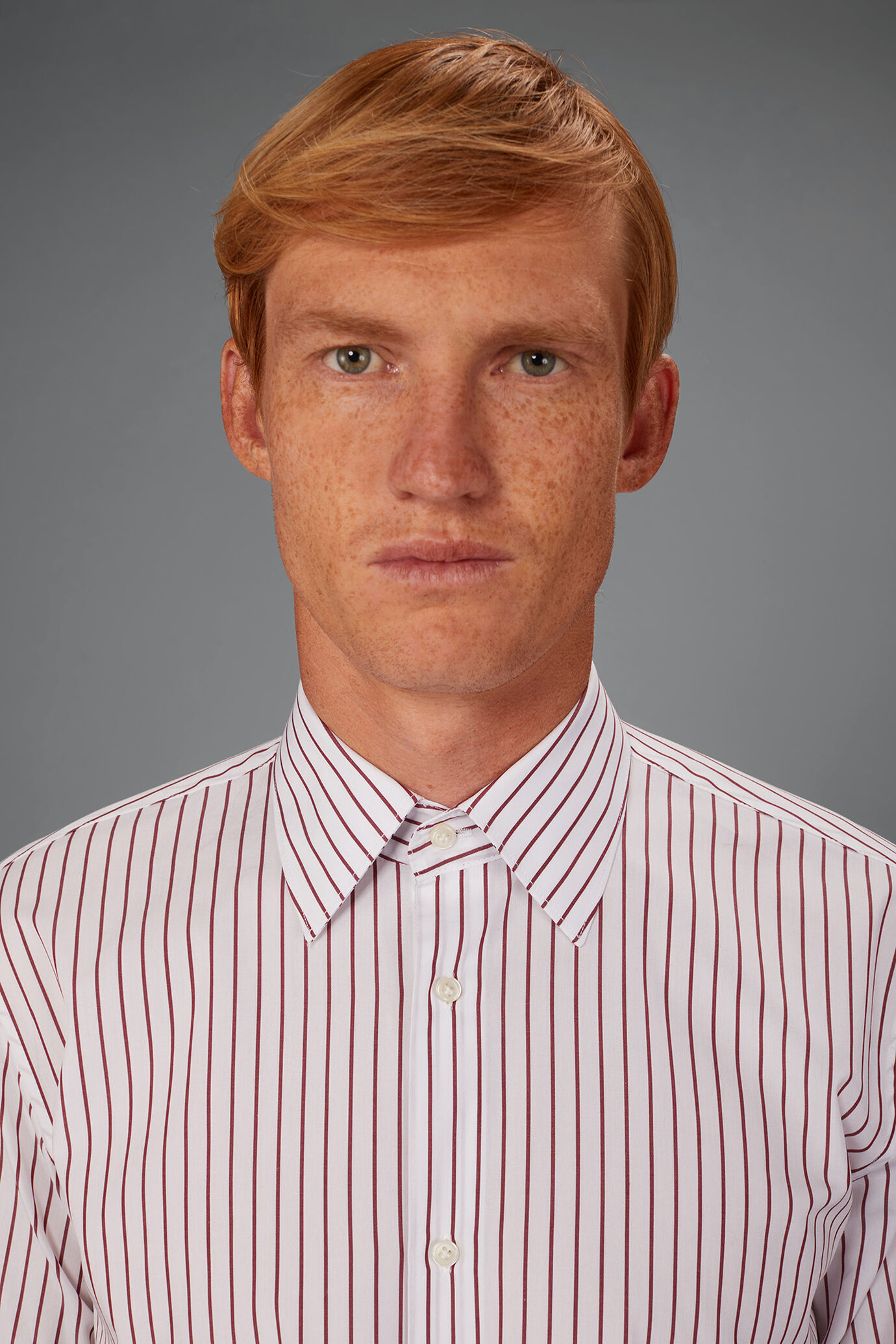 Men&rsquo;s regular-fit shirt in 100% yarn-dyed cotton with wide stripes image number 2