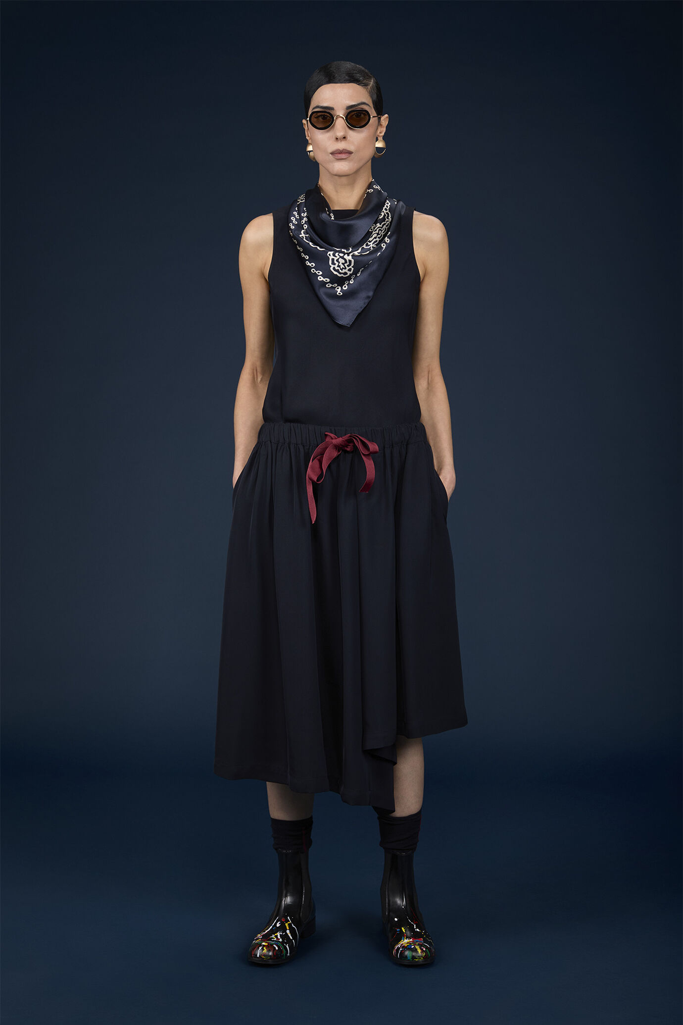 Bermuda skirt with a wide and soft line, adjustable elastic waist with contrasting drawstring