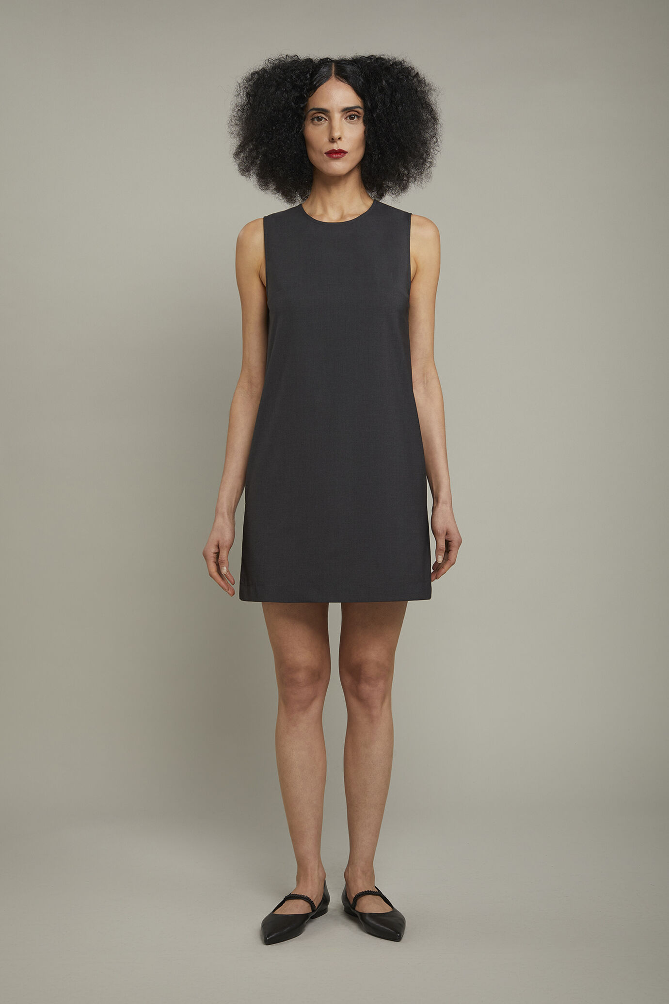 Robe femme sans manches, couleur unie, coupe régulière image number 2