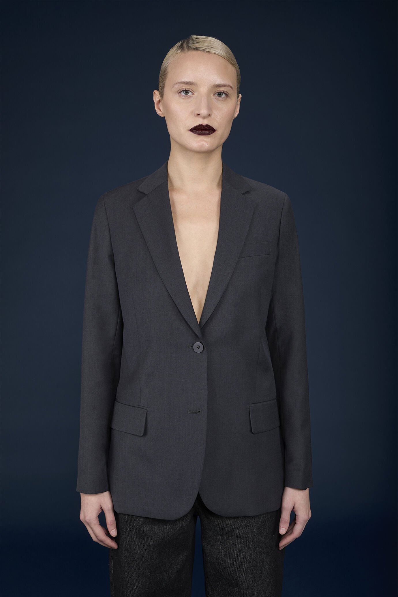 Women's regular fit plain single-breasted jacket with two buttons image number 1