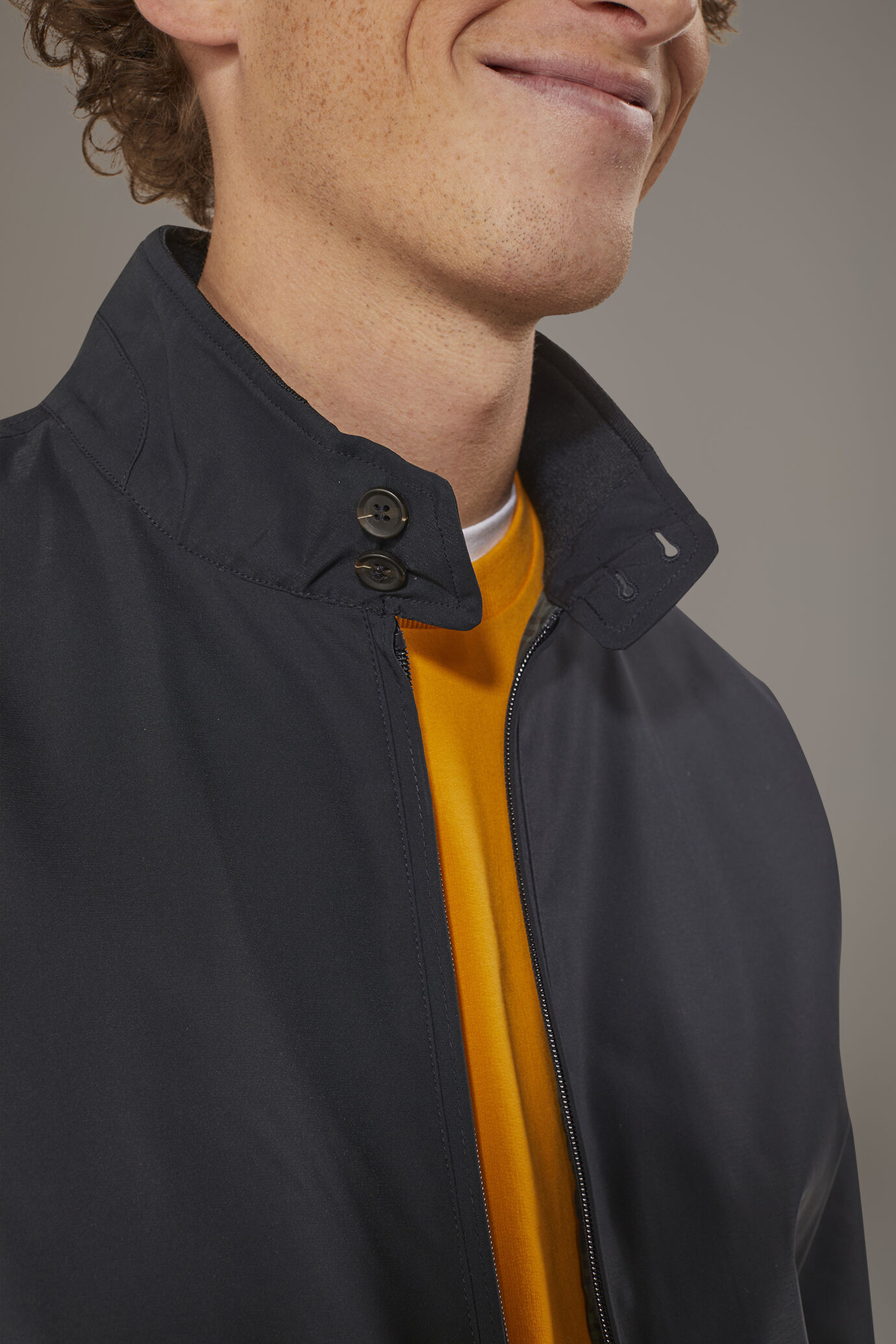 Gefütterte Jacke aus technischem Gewebe image number 2