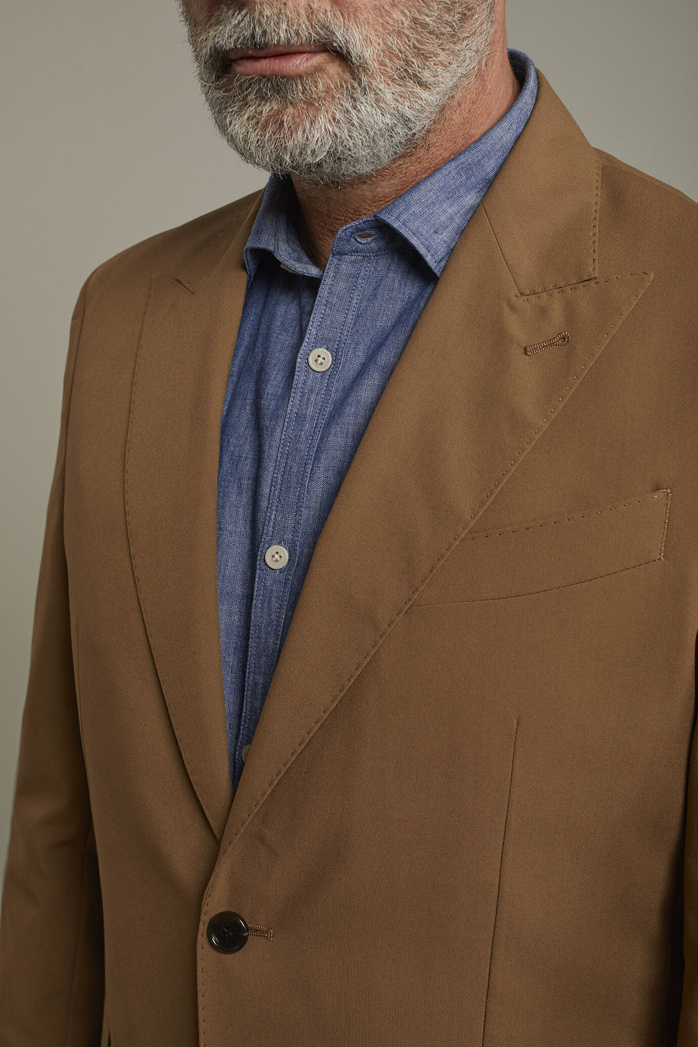 Costume homme &agrave; simple boutonnage avec revers en pointe tissu uni coupe r&eacute;guli&egrave;re image number 3