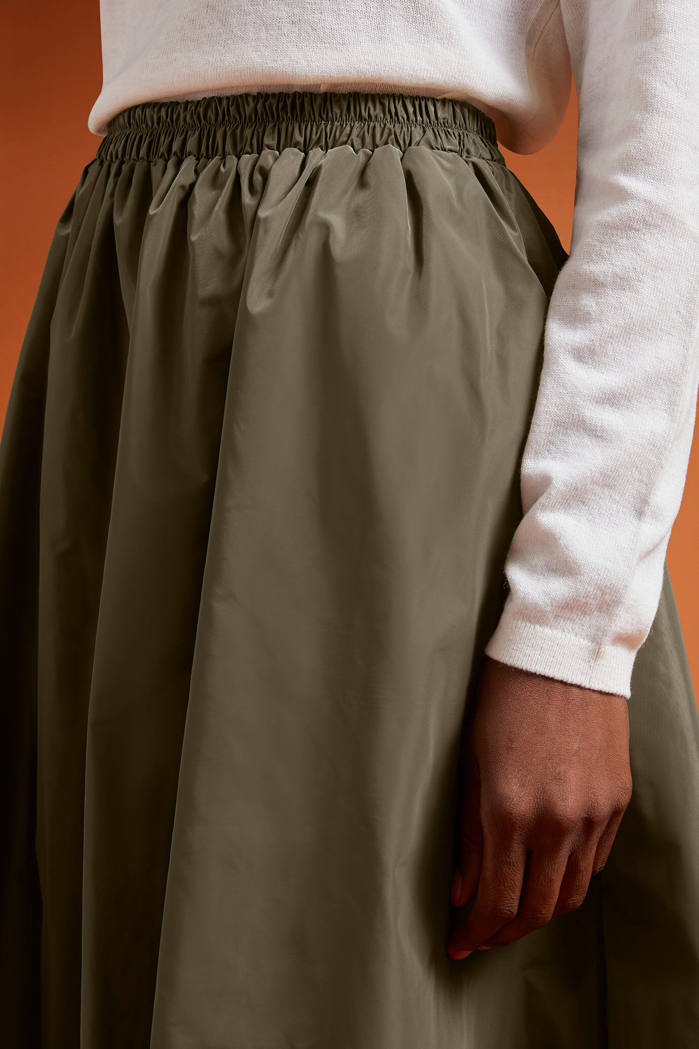 Gonna donna lunga a palloncino in taffet&agrave; tinta unita con elastico in vita regular fit image number 2