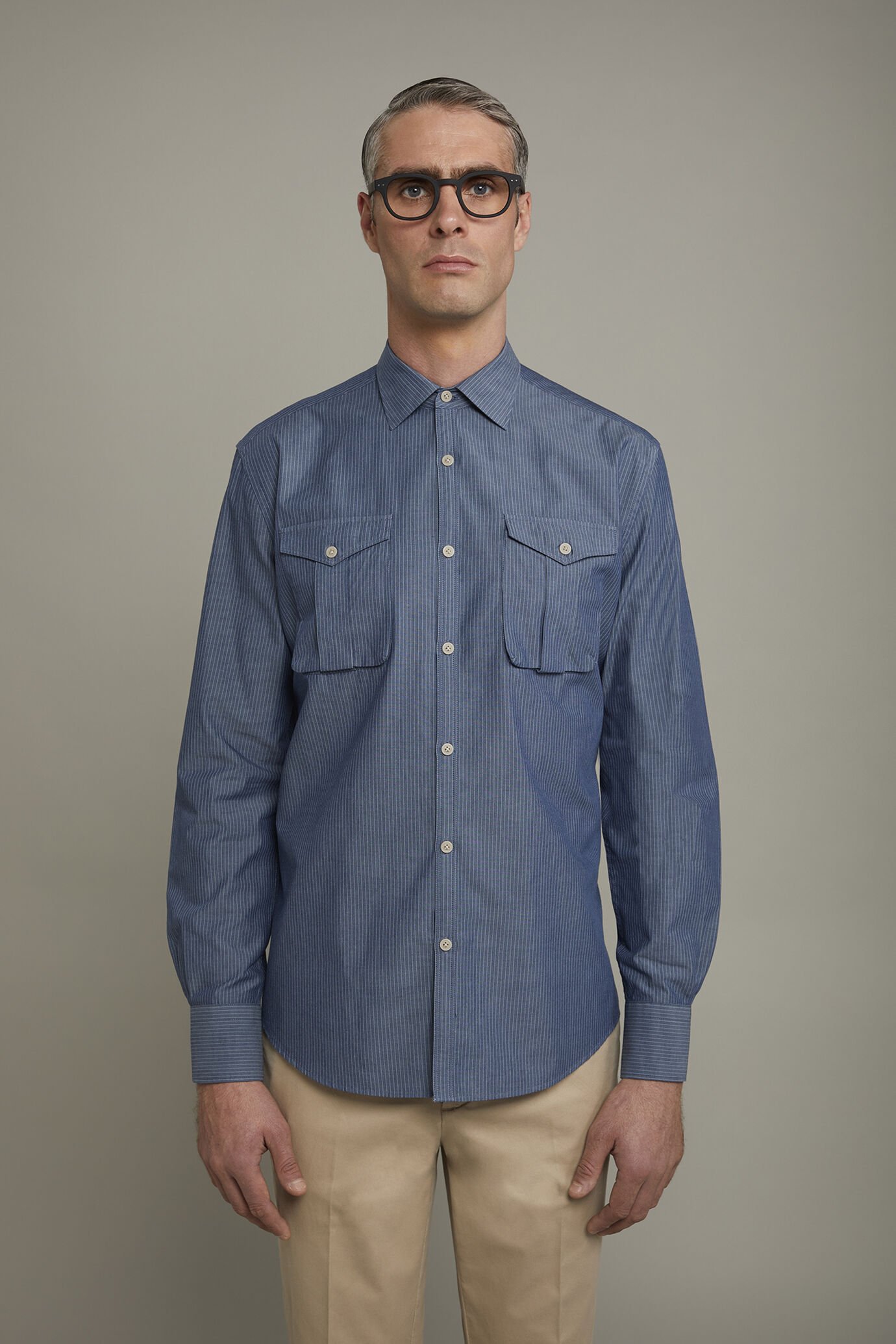 Herren-Freizeithemd mit klassischem Kragen aus 100 % Baumwoll-Denim mit Nadelstreifen in normaler Passform