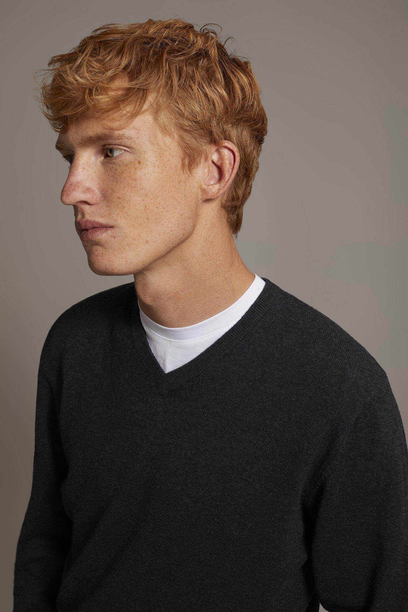 Maglia scollo a V misto lana image number 2