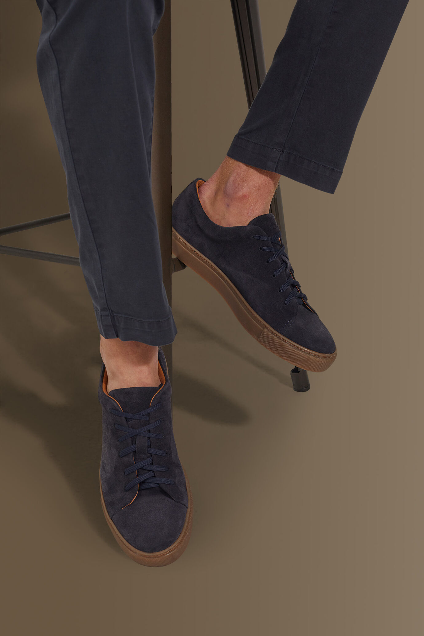 Sneakers uomo in vera pelle scamosciata image number 0