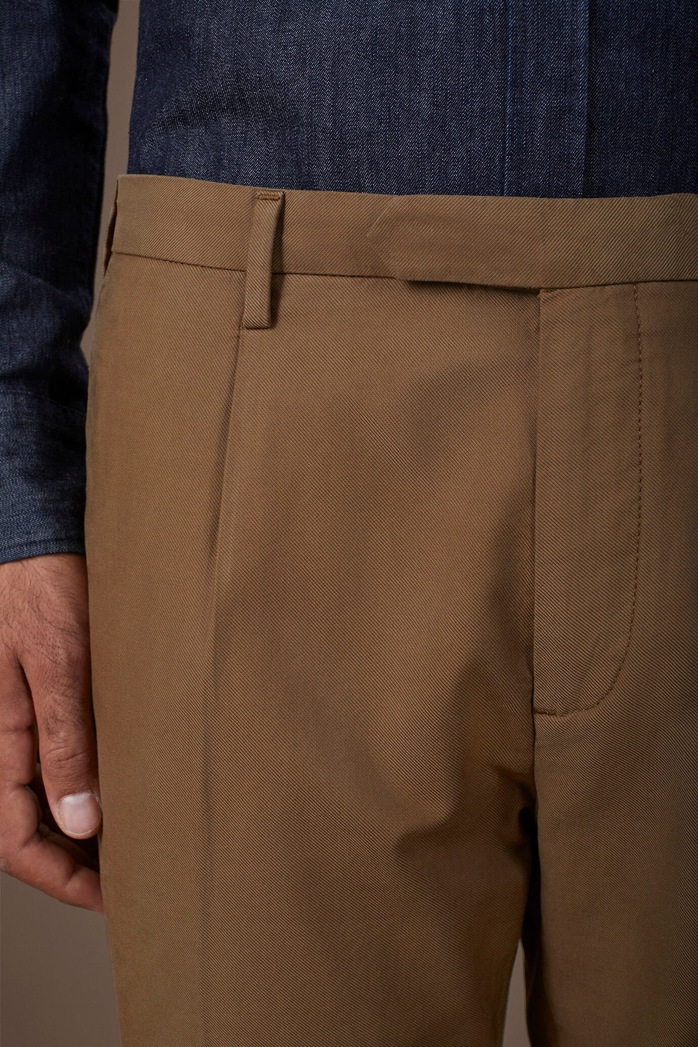 Pantalon classique pour homme en sergé coupe regular fit image number 2