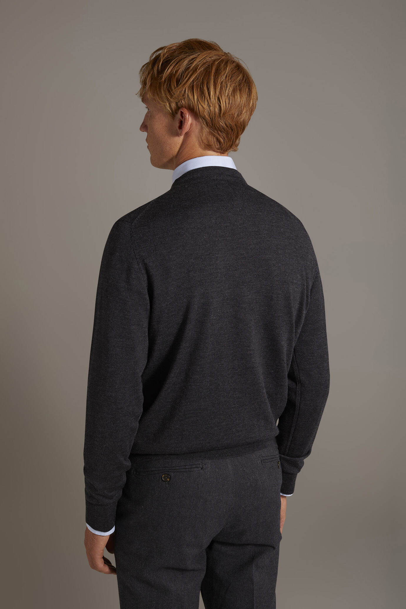 Round neck 100% merino wool sweater image number 3