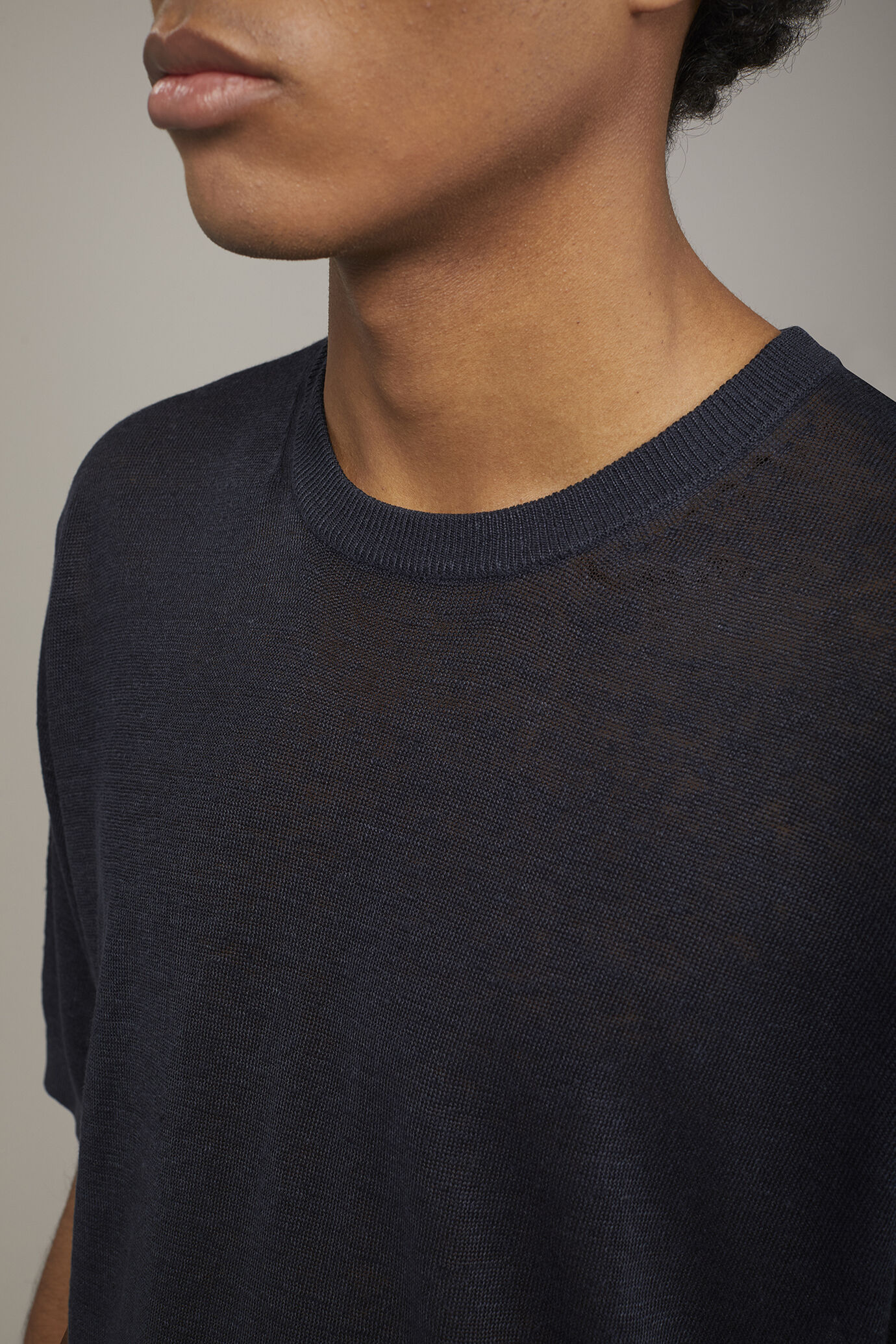 Men's knitted t-shirt 100% linen short-sleeved regular fit image number 3