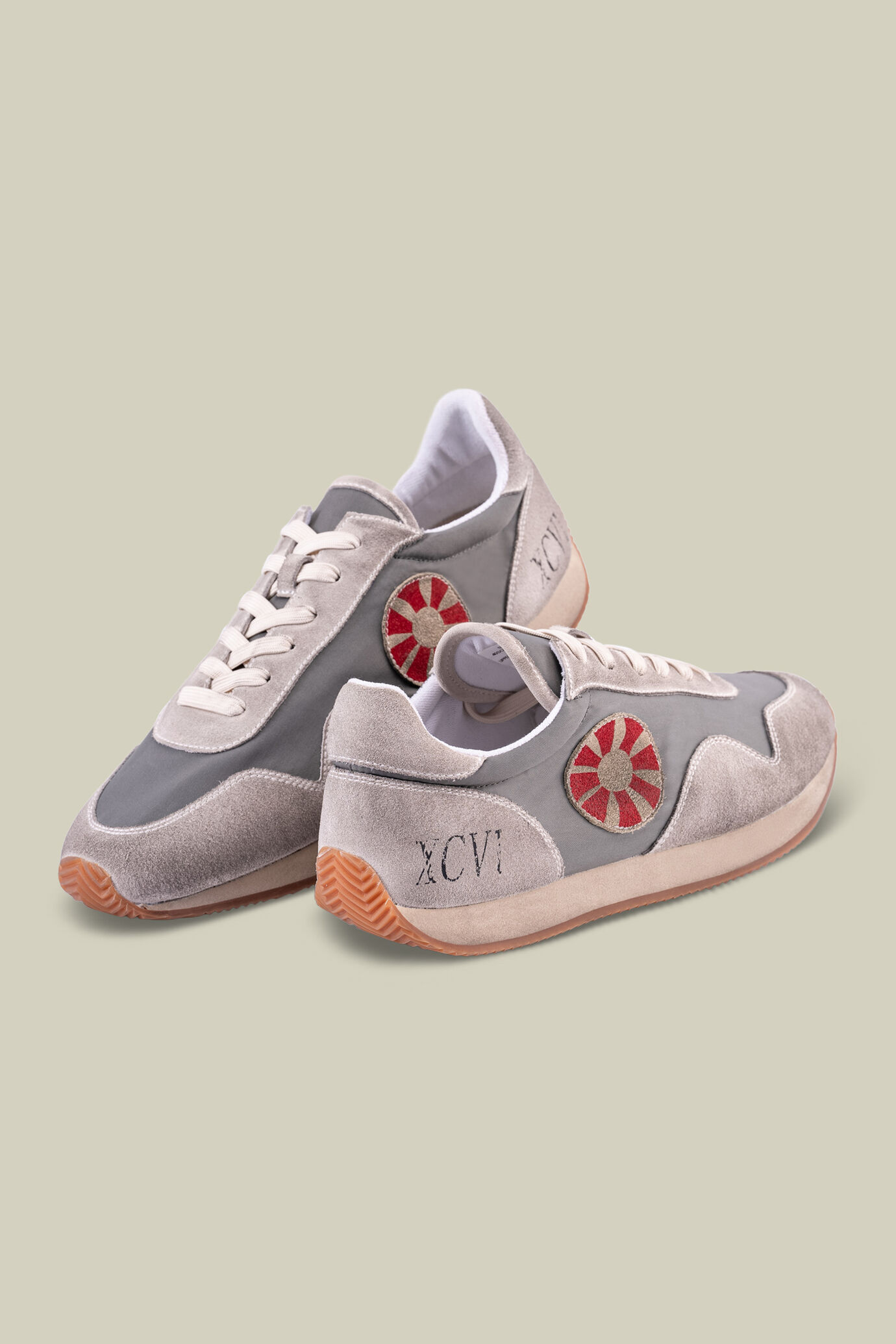 Scarpa sportiva con rivestimenti in pelle scamosciata image number 2