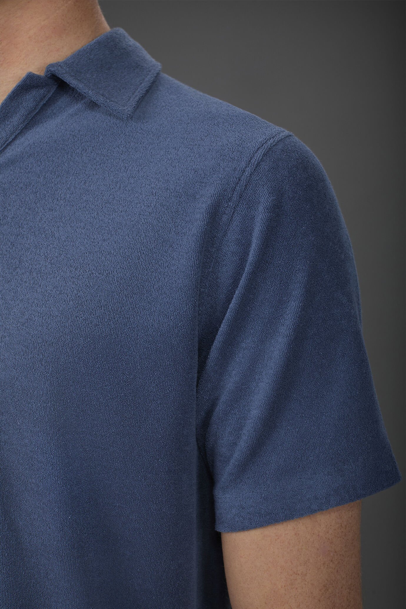 Men's short-sleeved polo shirt in a sponge fabric with derby collar image number 3