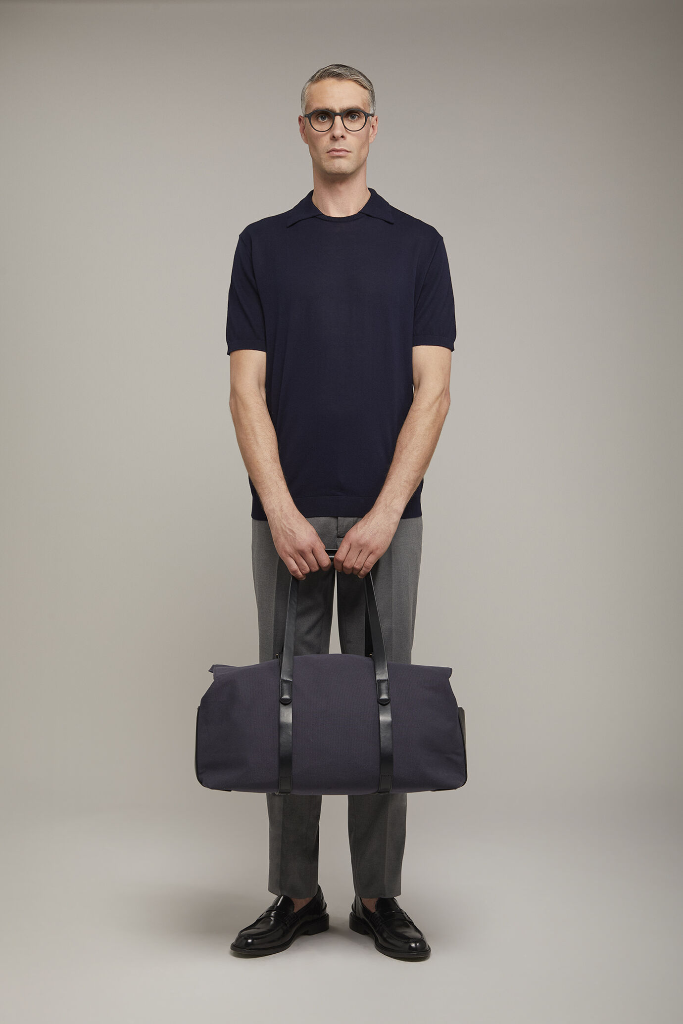 Herren-Poloshirt mit Rundhalsausschnitt und kurzen Ärmeln aus 100 % Baumwolle in normaler Passform image number 0