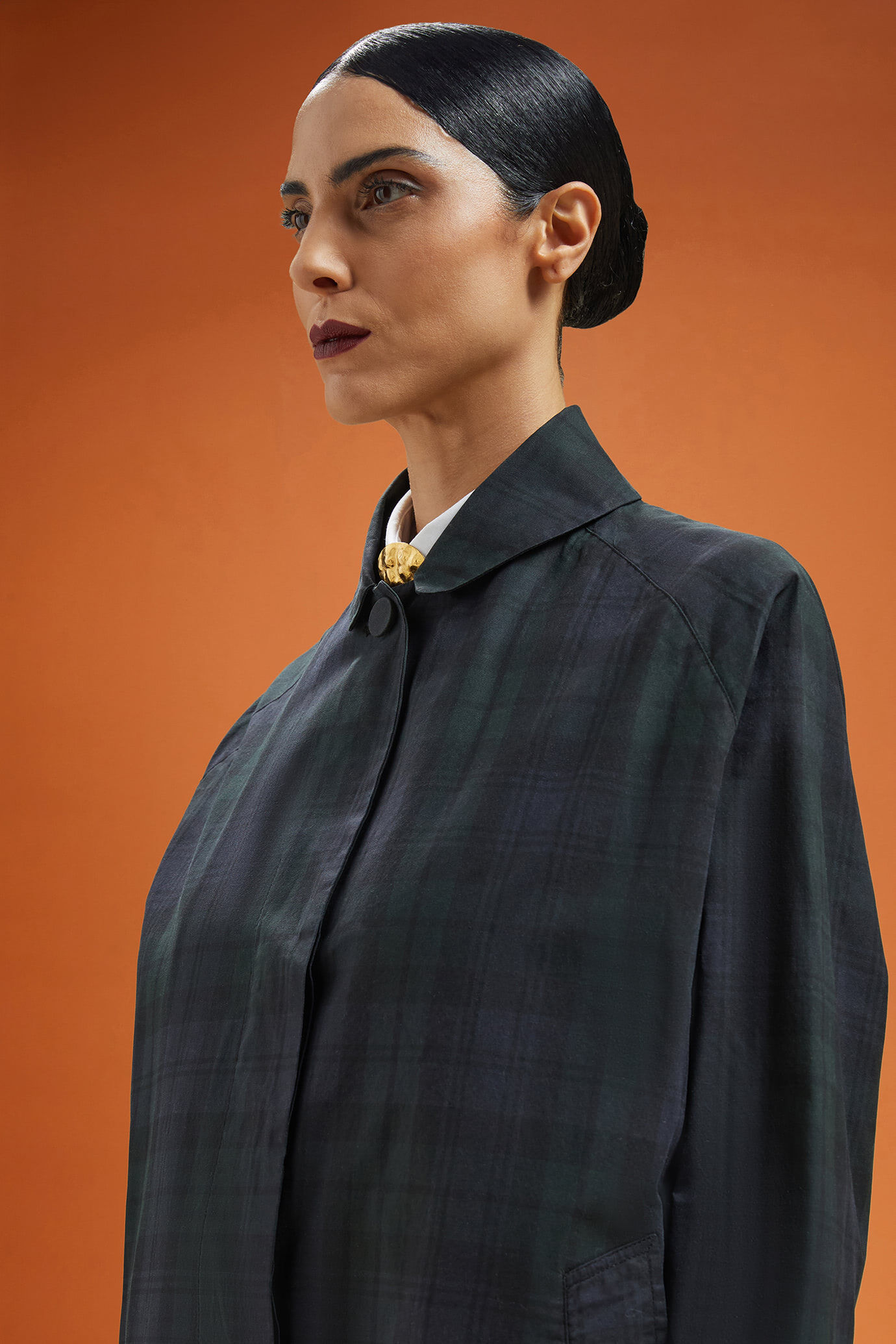 Women's regular fit checked duster coat in coated cotton image number 4