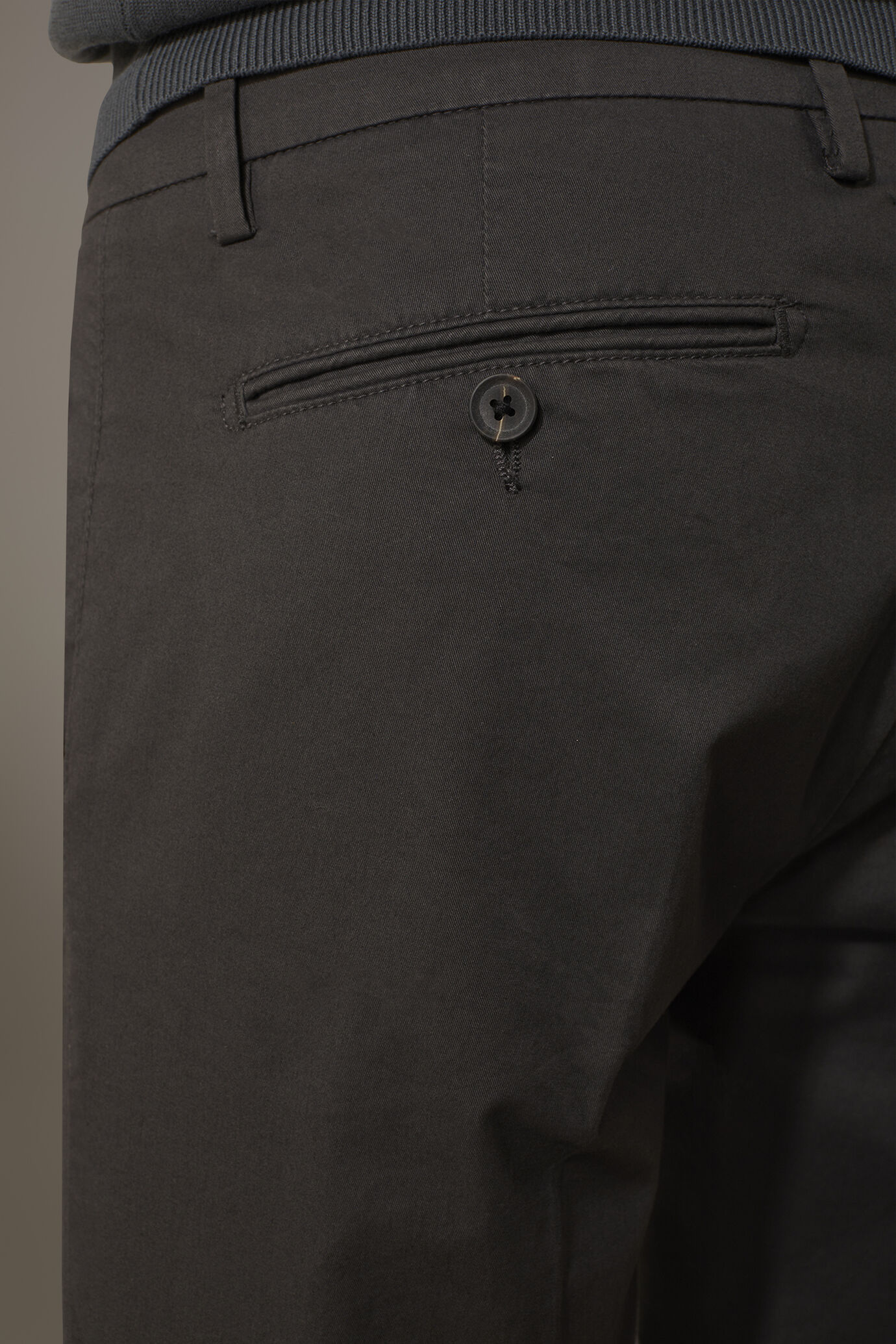 Pantalone chino classico uomo image number 3